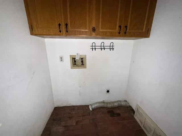 Single Family Residence For Sale in Montague County , 311 Shore Loop, Bellevue, Texas 76228, 3 Bedroom, 2 Bathroom, Garage spaces, 1,593 Sqft, built in 1986, mls#21349578, Real Estate Agent in Bellevue, Homes For Sale in Montague county, Homes For Sale in Bellevue, Realtor in Bellevue Texas, Real Estate Brokerage Independent Realty Texas, Luminita Cordes Realtor