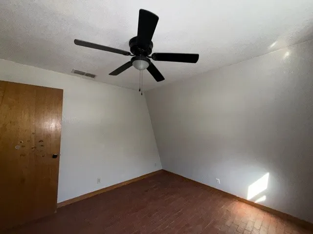 Single Family Residence For Sale in Montague County , 311 Shore Loop, Bellevue, Texas 76228, 3 Bedroom, 2 Bathroom, Garage spaces, 1,593 Sqft, built in 1986, mls#21349578, Real Estate Agent in Bellevue, Homes For Sale in Montague county, Homes For Sale in Bellevue, Realtor in Bellevue Texas, Real Estate Brokerage Independent Realty Texas, Luminita Cordes Realtor