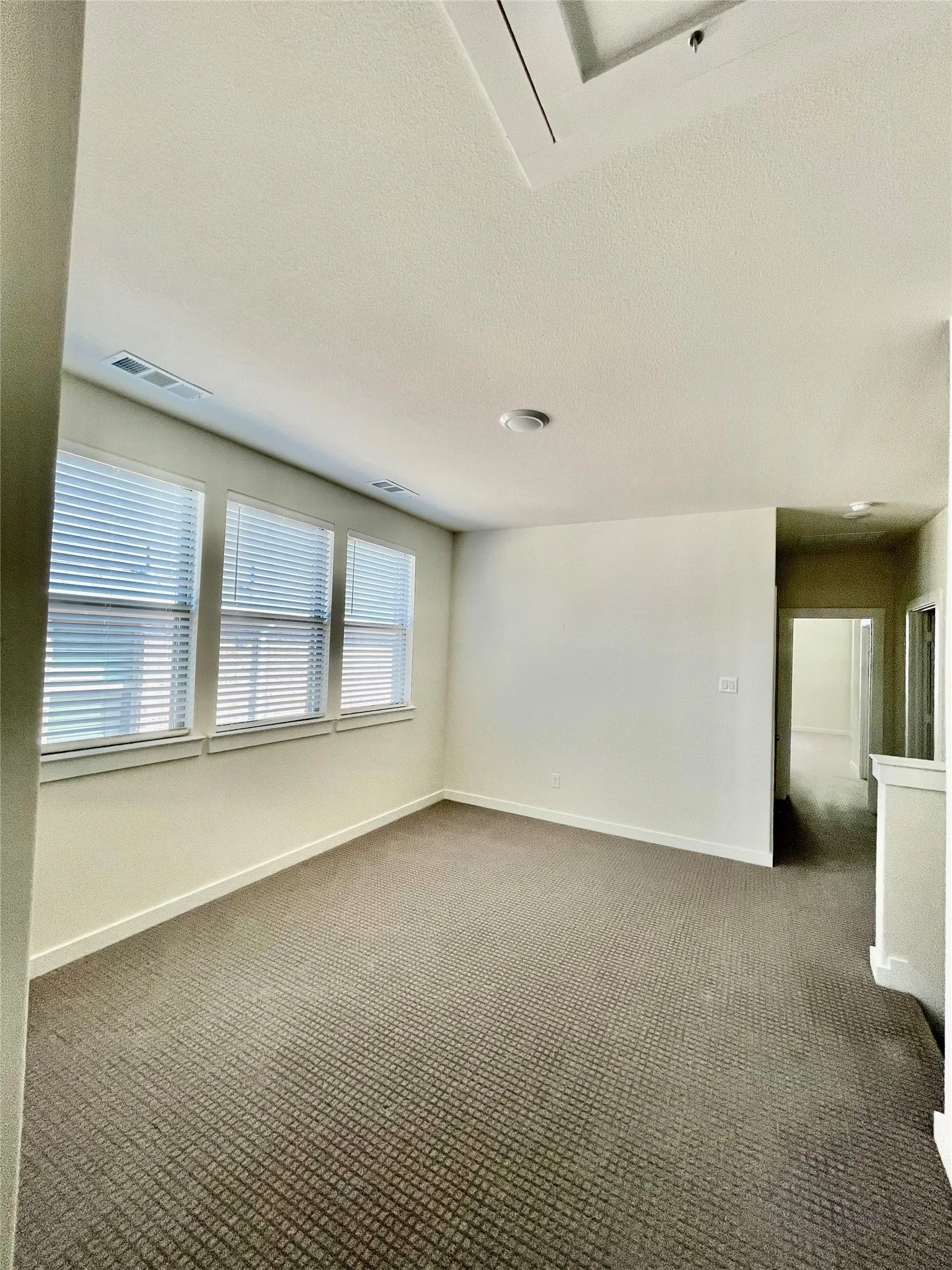 Townhouse For Rent in Tarrant County , 320 Spring Hill, Flower Mound, Texas 75028, 3 Bedroom, 3 Bathroom, 2 Garage spaces, 2,035 Sqft, built in 2021, Price $3,500, mls#21349581, Real Estate Agent in Flower Mound, Homes For Rent in Tarrant county, Homes For Rent in Flower Mound, Realtor in Flower Mound Texas, Real Estate Brokerage Independent Realty Texas, Luminita Cordes Realtor