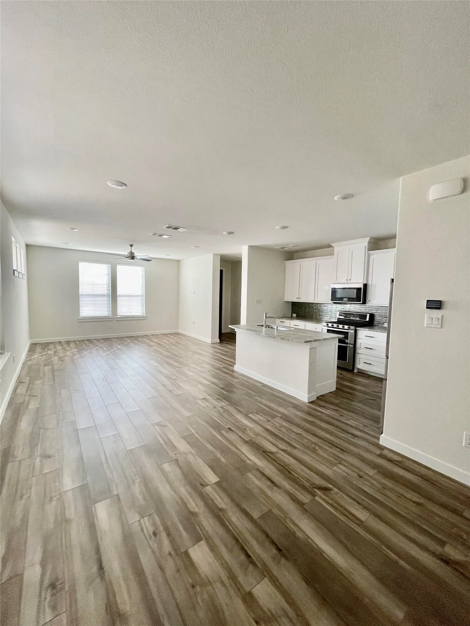 Townhouse For Rent in Tarrant County , 320 Spring Hill, Flower Mound, Texas 75028, 3 Bedroom, 3 Bathroom, 2 Garage spaces, 2,035 Sqft, built in 2021, Price $3,500, mls#21349581, Real Estate Agent in Flower Mound, Homes For Rent in Tarrant county, Homes For Rent in Flower Mound, Realtor in Flower Mound Texas, Real Estate Brokerage Independent Realty Texas, Luminita Cordes Realtor