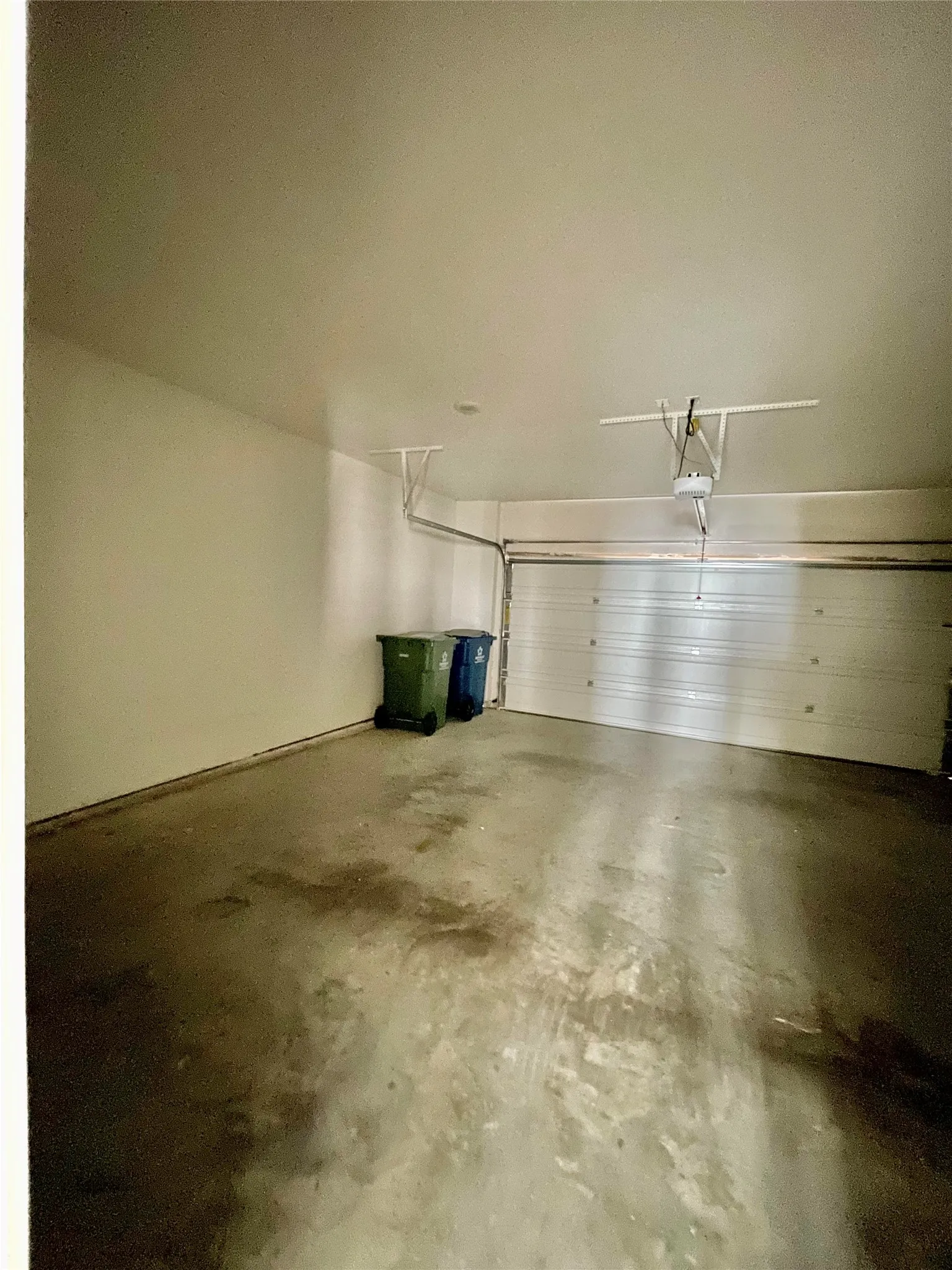 Townhouse For Rent in Tarrant County , 320 Spring Hill, Flower Mound, Texas 75028, 3 Bedroom, 3 Bathroom, 2 Garage spaces, 2,035 Sqft, built in 2021, Price $3,500, mls#21349581, Real Estate Agent in Flower Mound, Homes For Rent in Tarrant county, Homes For Rent in Flower Mound, Realtor in Flower Mound Texas, Real Estate Brokerage Independent Realty Texas, Luminita Cordes Realtor