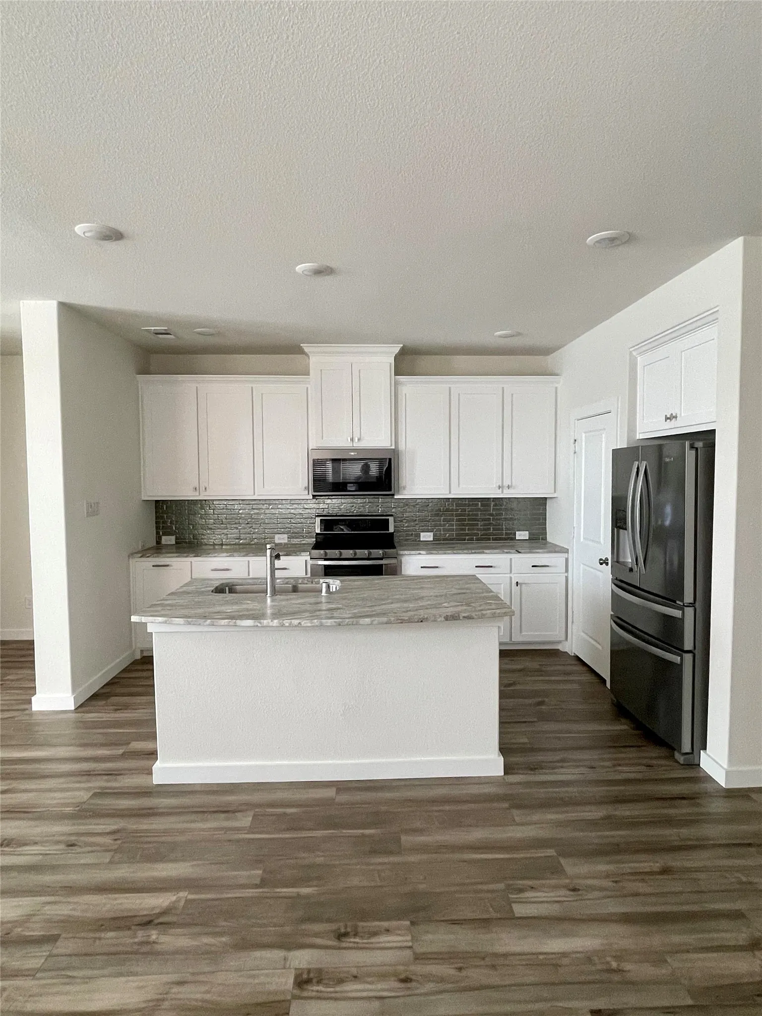 Townhouse For Rent in Tarrant County , 320 Spring Hill, Flower Mound, Texas 75028, 3 Bedroom, 3 Bathroom, 2 Garage spaces, 2,035 Sqft, built in 2021, Price $3,500, mls#21349581, Real Estate Agent in Flower Mound, Homes For Rent in Tarrant county, Homes For Rent in Flower Mound, Realtor in Flower Mound Texas, Real Estate Brokerage Independent Realty Texas, Luminita Cordes Realtor