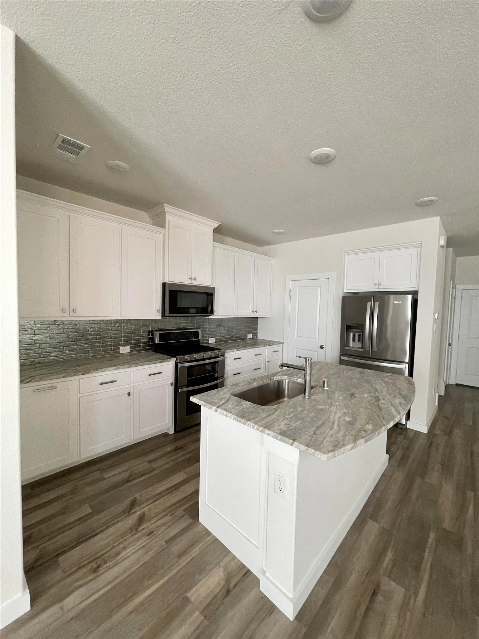 Townhouse For Rent in Tarrant County , 320 Spring Hill, Flower Mound, Texas 75028, 3 Bedroom, 3 Bathroom, 2 Garage spaces, 2,035 Sqft, built in 2021, Price $3,500, mls#21349581, Real Estate Agent in Flower Mound, Homes For Rent in Tarrant county, Homes For Rent in Flower Mound, Realtor in Flower Mound Texas, Real Estate Brokerage Independent Realty Texas, Luminita Cordes Realtor