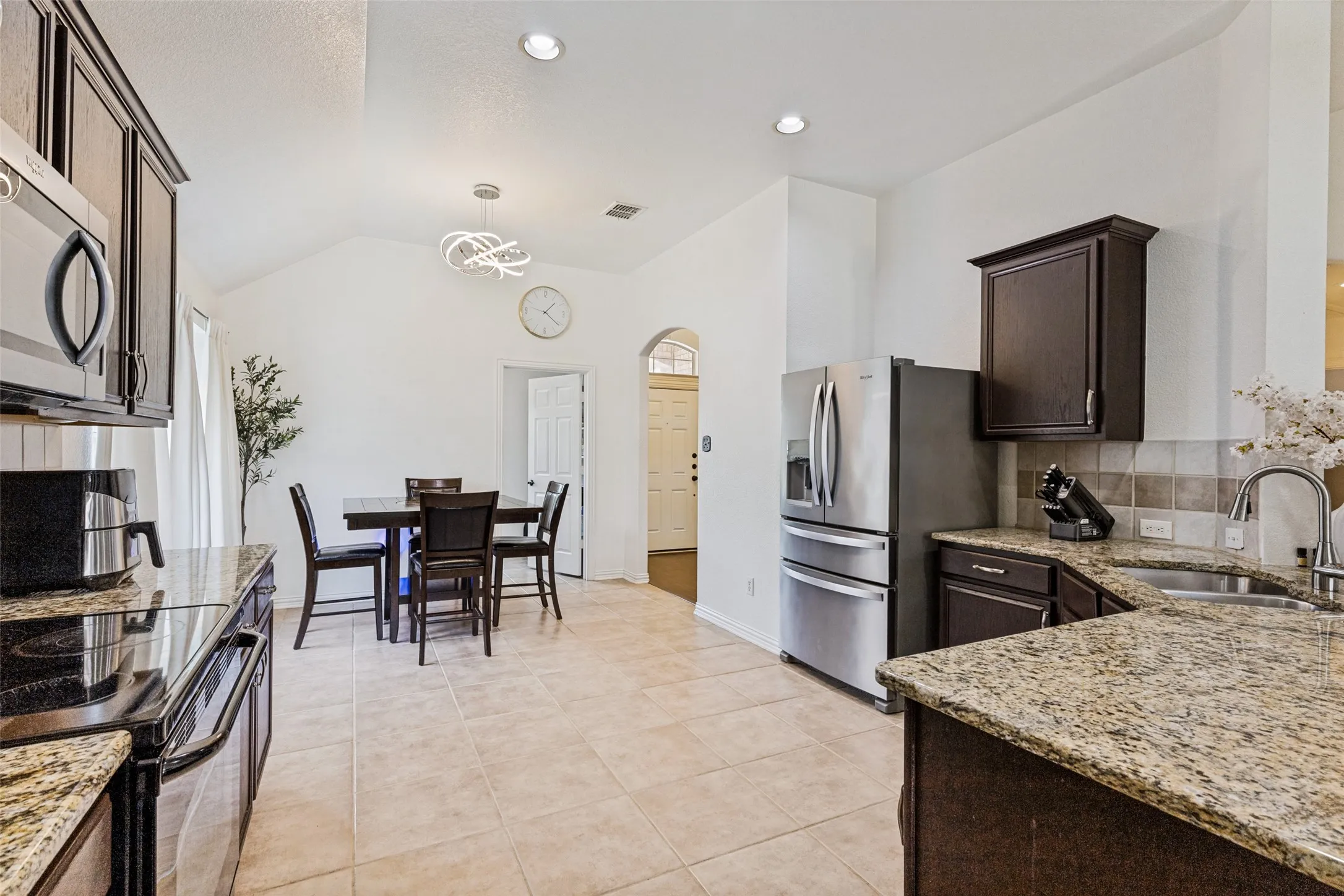 Single Family Residence For Sale in Tarrant County , 7045 Welshman Drive, Fort Worth, Texas 76137, 3 Bedroom, 2 Bathroom, 2 Garage spaces, 1,626 Sqft, built in 2006, mls#21348899, Real Estate Agent in Fort Worth, Homes For Sale in Tarrant county, Homes For Sale in Fort Worth, Realtor in Fort Worth Texas, Real Estate Brokerage Independent Realty Texas, Luminita Cordes Realtor