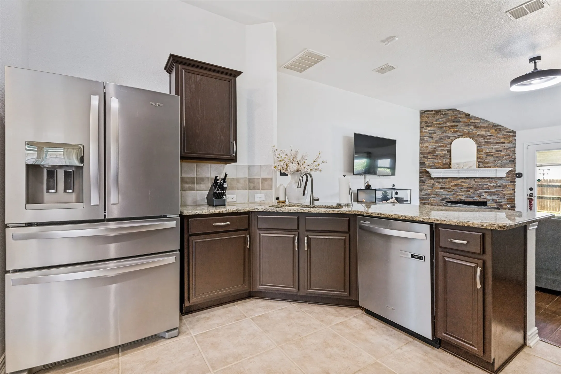 Single Family Residence For Sale in Tarrant County , 7045 Welshman Drive, Fort Worth, Texas 76137, 3 Bedroom, 2 Bathroom, 2 Garage spaces, 1,626 Sqft, built in 2006, mls#21348899, Real Estate Agent in Fort Worth, Homes For Sale in Tarrant county, Homes For Sale in Fort Worth, Realtor in Fort Worth Texas, Real Estate Brokerage Independent Realty Texas, Luminita Cordes Realtor