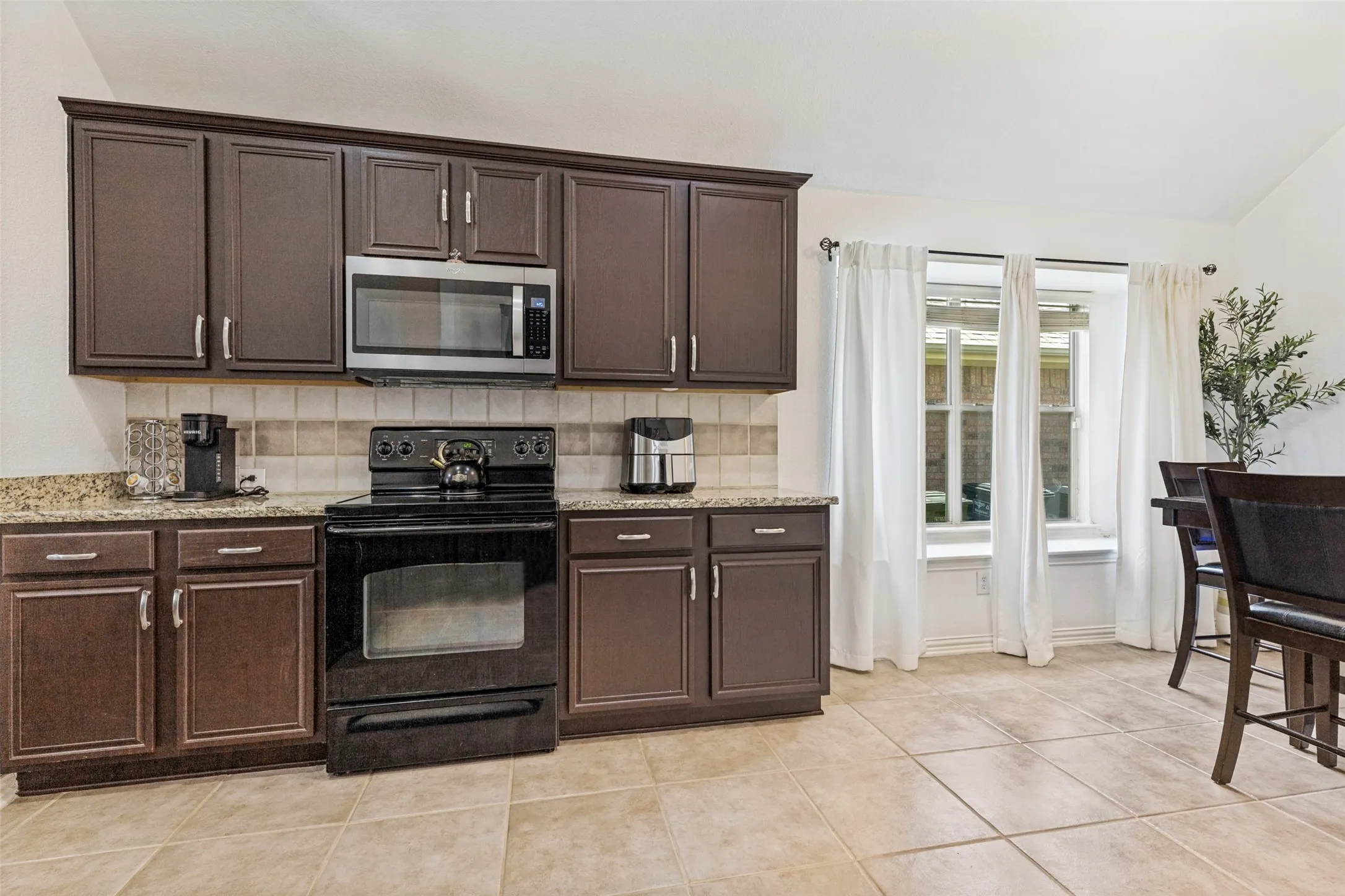 Single Family Residence For Sale in Tarrant County , 7045 Welshman Drive, Fort Worth, Texas 76137, 3 Bedroom, 2 Bathroom, 2 Garage spaces, 1,626 Sqft, built in 2006, mls#21348899, Real Estate Agent in Fort Worth, Homes For Sale in Tarrant county, Homes For Sale in Fort Worth, Realtor in Fort Worth Texas, Real Estate Brokerage Independent Realty Texas, Luminita Cordes Realtor
