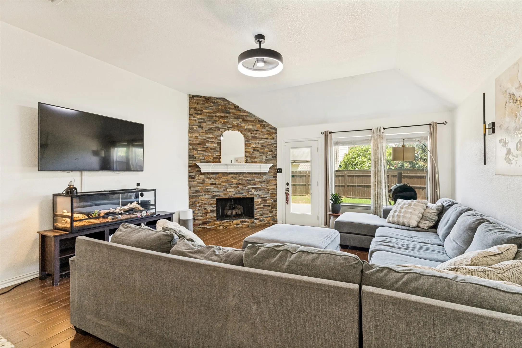 Single Family Residence For Sale in Tarrant County , 7045 Welshman Drive, Fort Worth, Texas 76137, 3 Bedroom, 2 Bathroom, 2 Garage spaces, 1,626 Sqft, built in 2006, mls#21348899, Real Estate Agent in Fort Worth, Homes For Sale in Tarrant county, Homes For Sale in Fort Worth, Realtor in Fort Worth Texas, Real Estate Brokerage Independent Realty Texas, Luminita Cordes Realtor