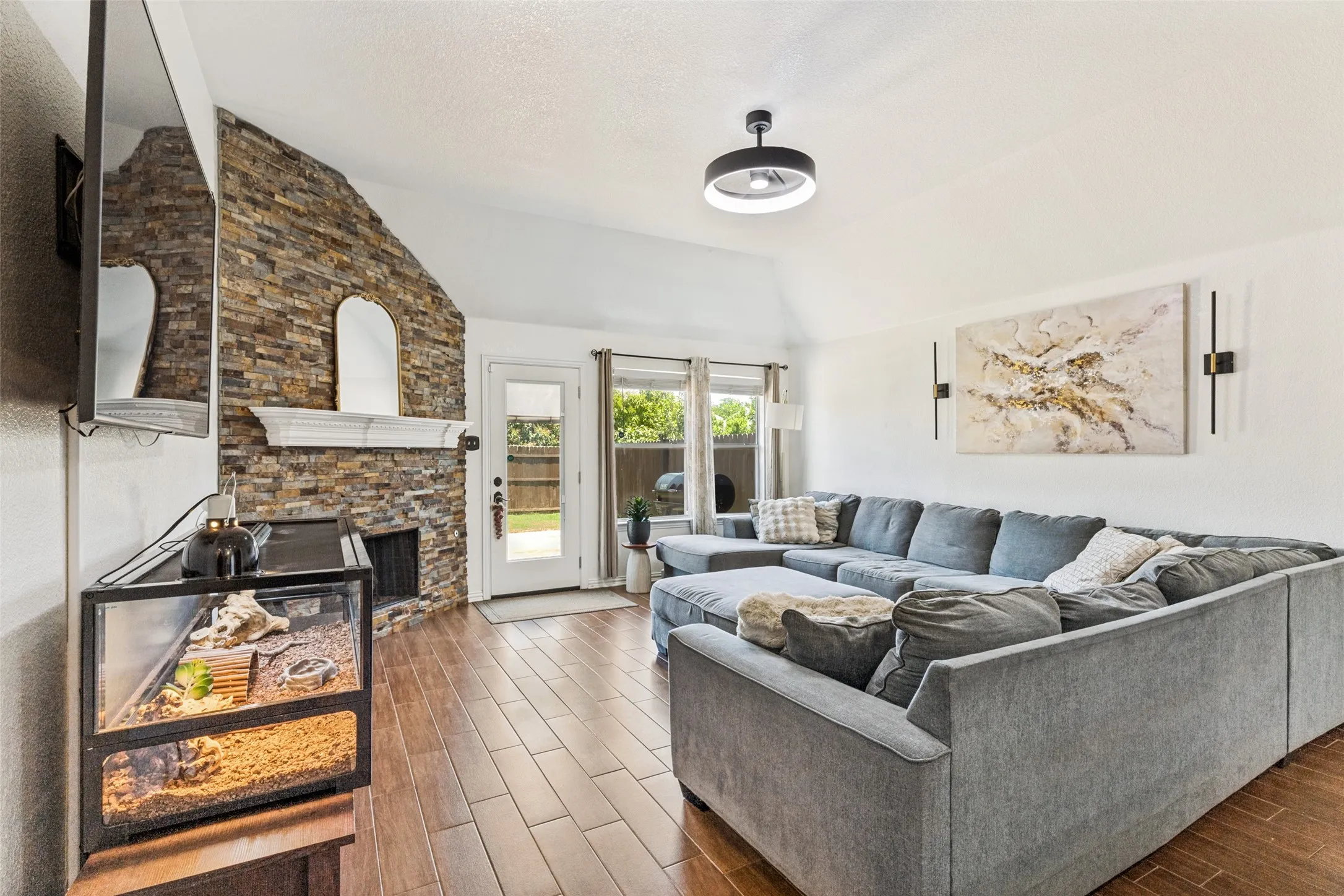 Single Family Residence For Sale in Tarrant County , 7045 Welshman Drive, Fort Worth, Texas 76137, 3 Bedroom, 2 Bathroom, 2 Garage spaces, 1,626 Sqft, built in 2006, mls#21348899, Real Estate Agent in Fort Worth, Homes For Sale in Tarrant county, Homes For Sale in Fort Worth, Realtor in Fort Worth Texas, Real Estate Brokerage Independent Realty Texas, Luminita Cordes Realtor
