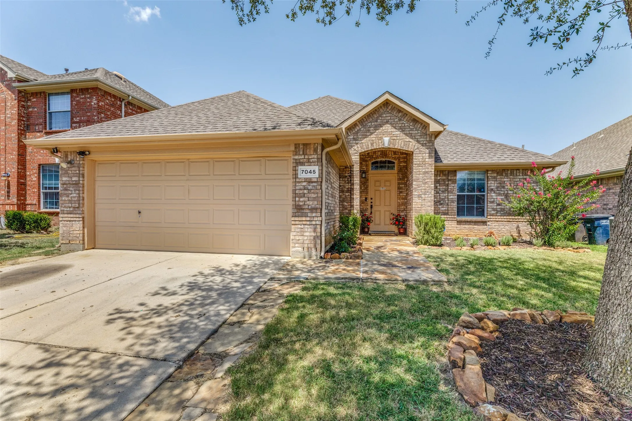Single Family Residence For Sale in Tarrant County , 7045 Welshman Drive, Fort Worth, Texas 76137, 3 Bedroom, 2 Bathroom, 2 Garage spaces, 1,626 Sqft, built in 2006, mls#21348899, Real Estate Agent in Fort Worth, Homes For Sale in Tarrant county, Homes For Sale in Fort Worth, Realtor in Fort Worth Texas, Real Estate Brokerage Independent Realty Texas, Luminita Cordes Realtor