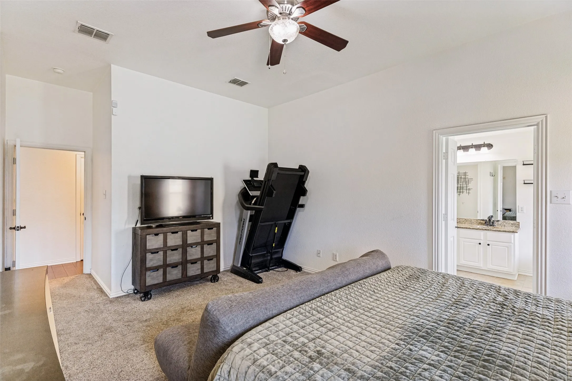 Single Family Residence For Sale in Tarrant County , 7045 Welshman Drive, Fort Worth, Texas 76137, 3 Bedroom, 2 Bathroom, 2 Garage spaces, 1,626 Sqft, built in 2006, mls#21348899, Real Estate Agent in Fort Worth, Homes For Sale in Tarrant county, Homes For Sale in Fort Worth, Realtor in Fort Worth Texas, Real Estate Brokerage Independent Realty Texas, Luminita Cordes Realtor