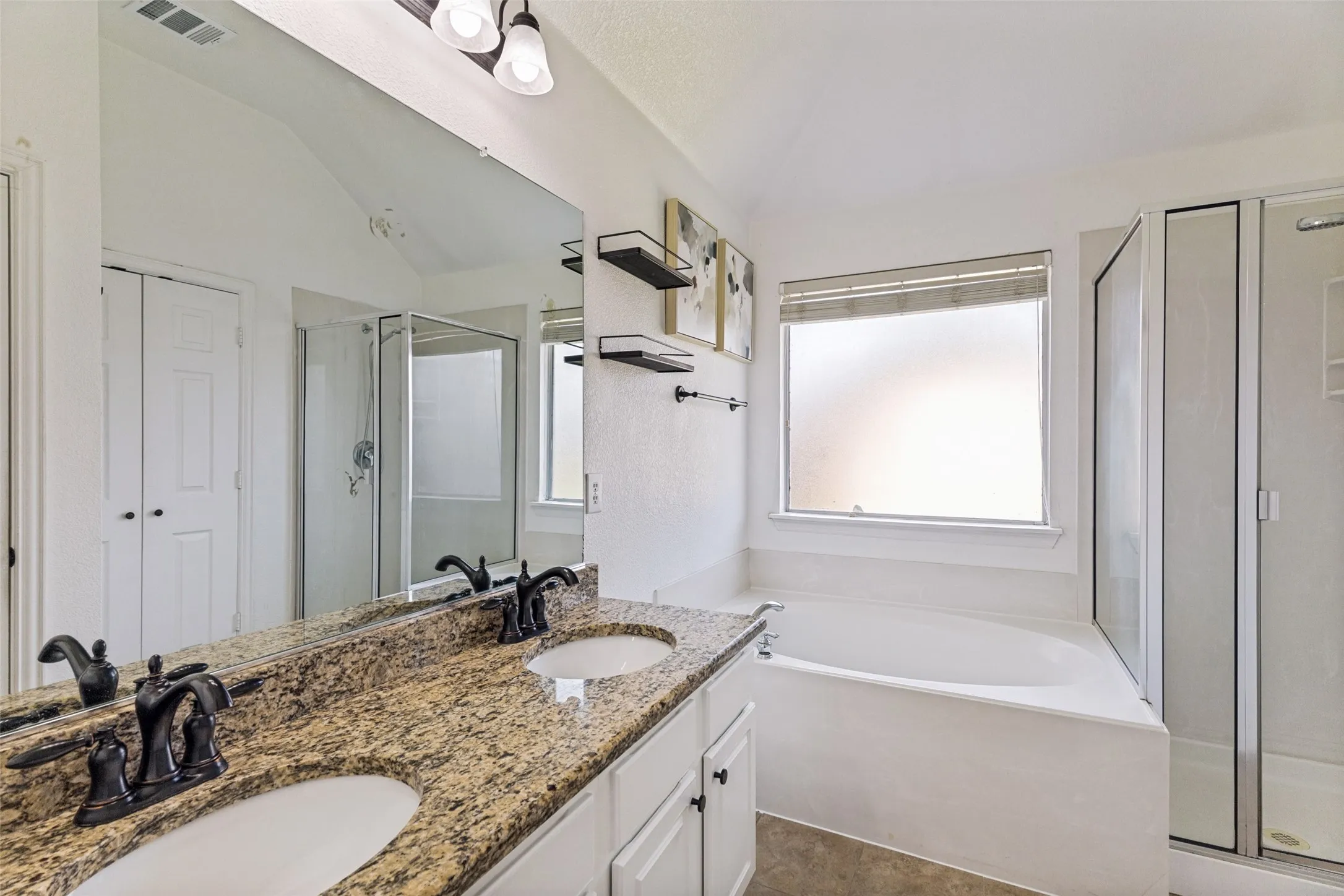 Single Family Residence For Sale in Tarrant County , 7045 Welshman Drive, Fort Worth, Texas 76137, 3 Bedroom, 2 Bathroom, 2 Garage spaces, 1,626 Sqft, built in 2006, mls#21348899, Real Estate Agent in Fort Worth, Homes For Sale in Tarrant county, Homes For Sale in Fort Worth, Realtor in Fort Worth Texas, Real Estate Brokerage Independent Realty Texas, Luminita Cordes Realtor