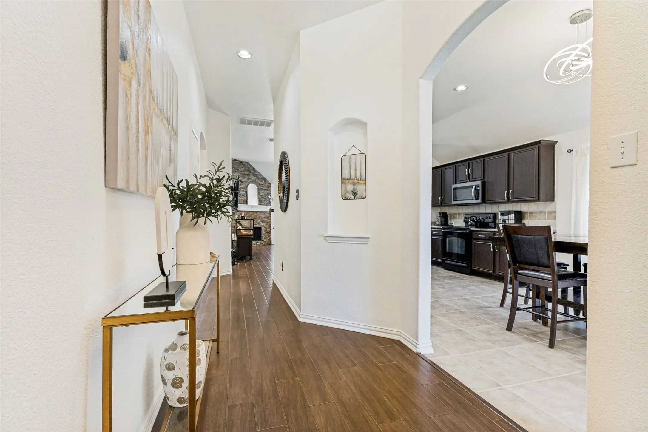Single Family Residence For Sale in Tarrant County , 7045 Welshman Drive, Fort Worth, Texas 76137, 3 Bedroom, 2 Bathroom, 2 Garage spaces, 1,626 Sqft, built in 2006, mls#21348899, Real Estate Agent in Fort Worth, Homes For Sale in Tarrant county, Homes For Sale in Fort Worth, Realtor in Fort Worth Texas, Real Estate Brokerage Independent Realty Texas, Luminita Cordes Realtor