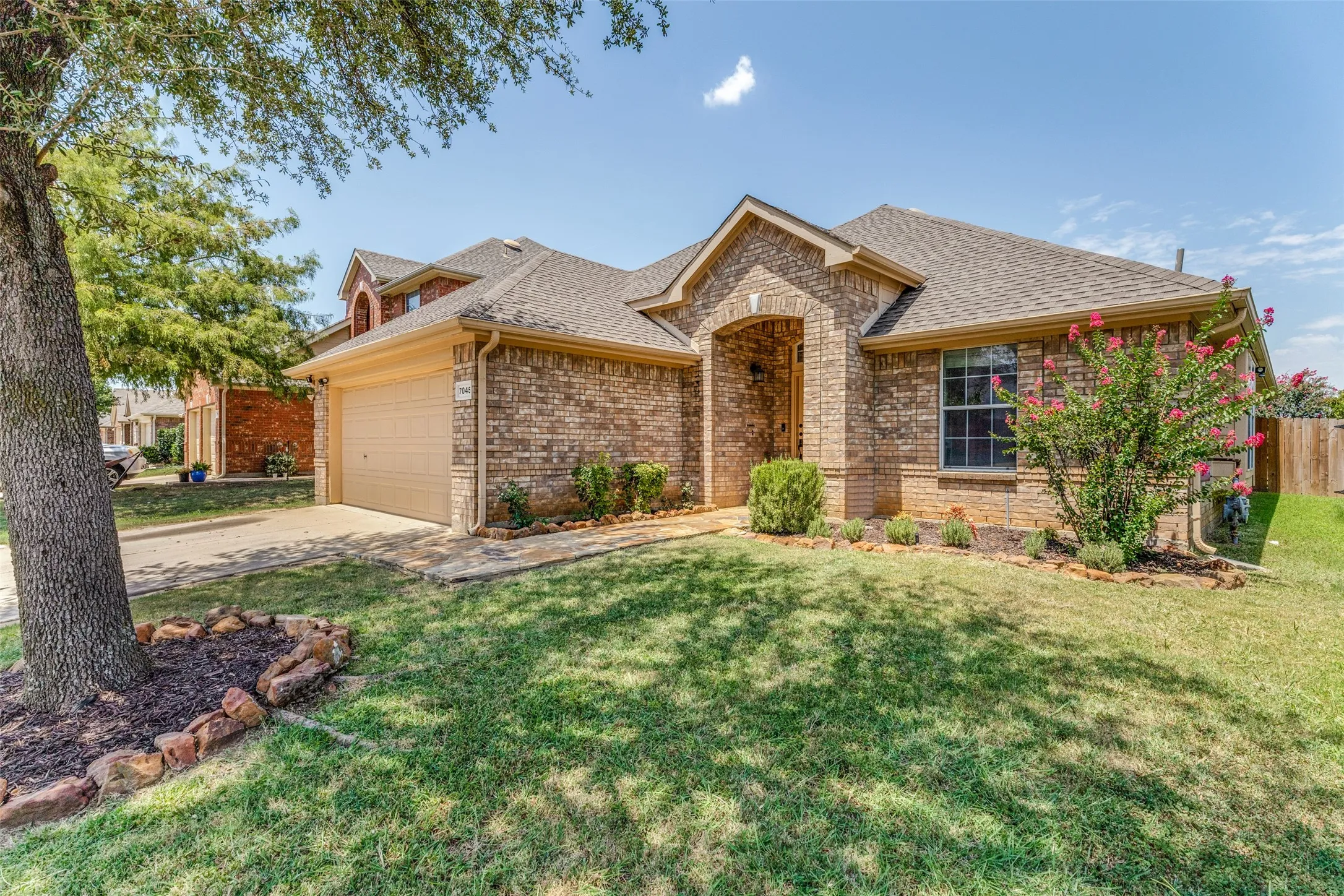 Single Family Residence For Sale in Tarrant County , 7045 Welshman Drive, Fort Worth, Texas 76137, 3 Bedroom, 2 Bathroom, 2 Garage spaces, 1,626 Sqft, built in 2006, mls#21348899, Real Estate Agent in Fort Worth, Homes For Sale in Tarrant county, Homes For Sale in Fort Worth, Realtor in Fort Worth Texas, Real Estate Brokerage Independent Realty Texas, Luminita Cordes Realtor