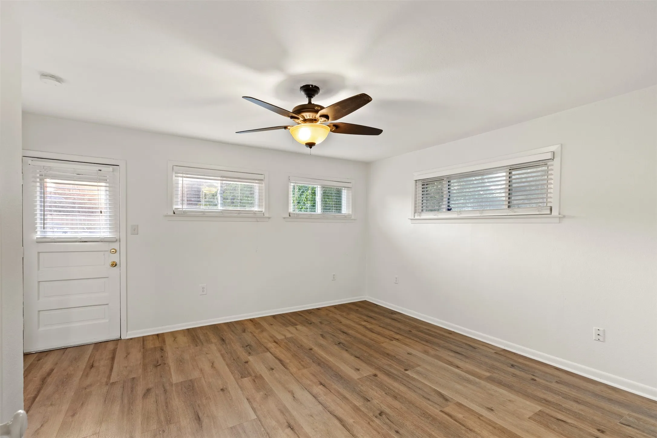 Single Family Residence For Rent in Dallas County , 8732 Glencrest Lane, Dallas, Texas 75209, 3 Bedroom, 2 Bathroom, 1 Garage spaces, 1,218 Sqft, built in 1950, mls#21349593, Real Estate Agent in Dallas, Homes For Rent in Dallas county, Homes For Rent in Dallas, Realtor in Dallas Texas, Real Estate Brokerage Independent Realty Texas, Luminita Cordes Realtor