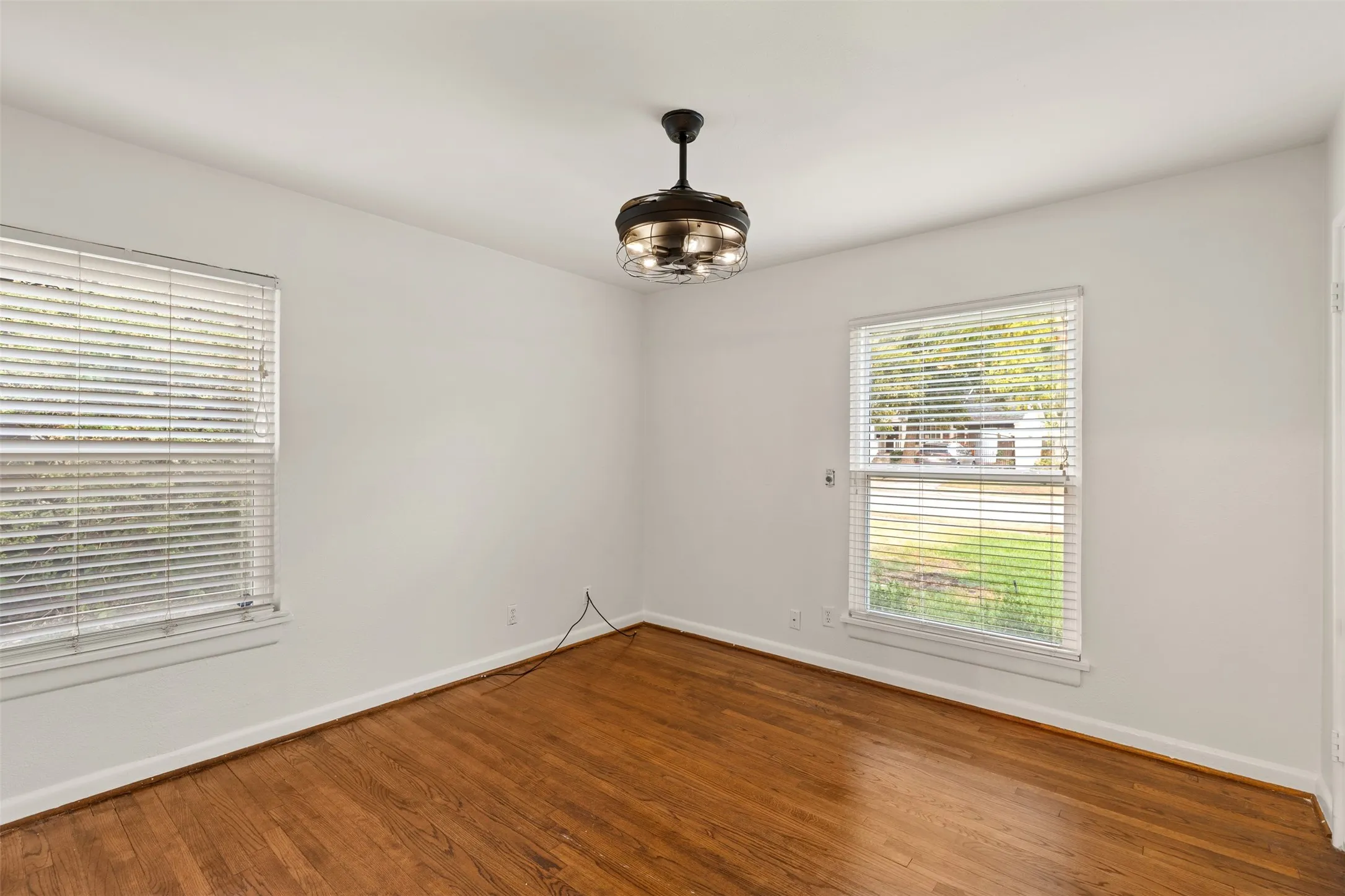 Single Family Residence For Rent in Dallas County , 8732 Glencrest Lane, Dallas, Texas 75209, 3 Bedroom, 2 Bathroom, 1 Garage spaces, 1,218 Sqft, built in 1950, mls#21349593, Real Estate Agent in Dallas, Homes For Rent in Dallas county, Homes For Rent in Dallas, Realtor in Dallas Texas, Real Estate Brokerage Independent Realty Texas, Luminita Cordes Realtor