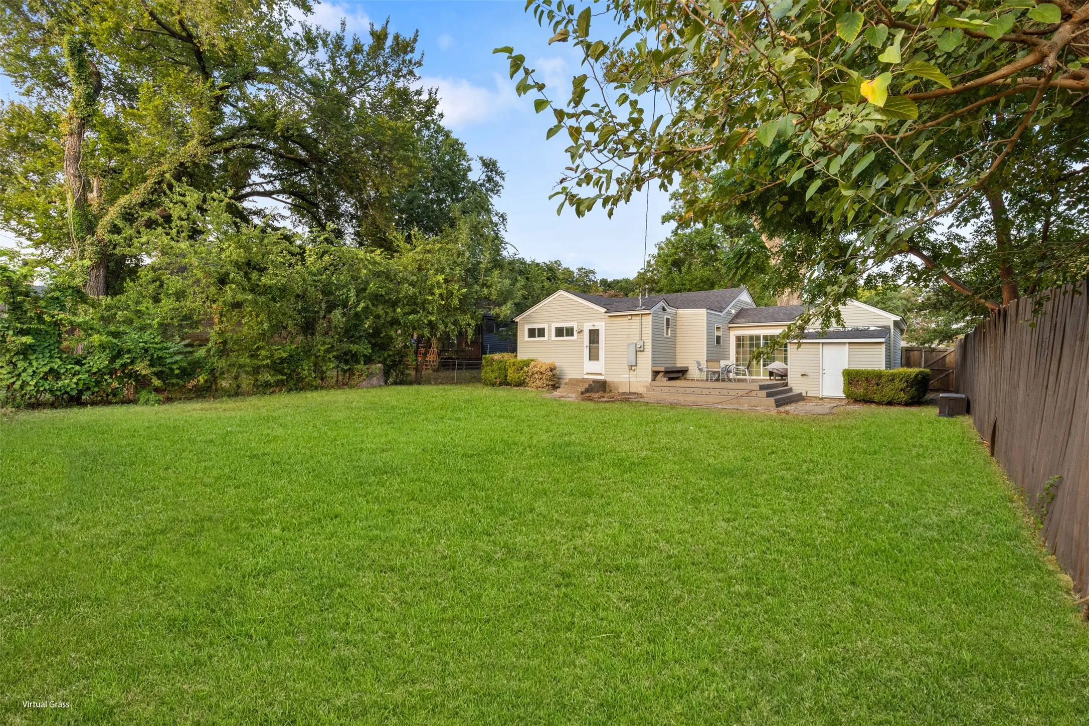 Single Family Residence For Rent in Dallas County , 8732 Glencrest Lane, Dallas, Texas 75209, 3 Bedroom, 2 Bathroom, 1 Garage spaces, 1,218 Sqft, built in 1950, mls#21349593, Real Estate Agent in Dallas, Homes For Rent in Dallas county, Homes For Rent in Dallas, Realtor in Dallas Texas, Real Estate Brokerage Independent Realty Texas, Luminita Cordes Realtor
