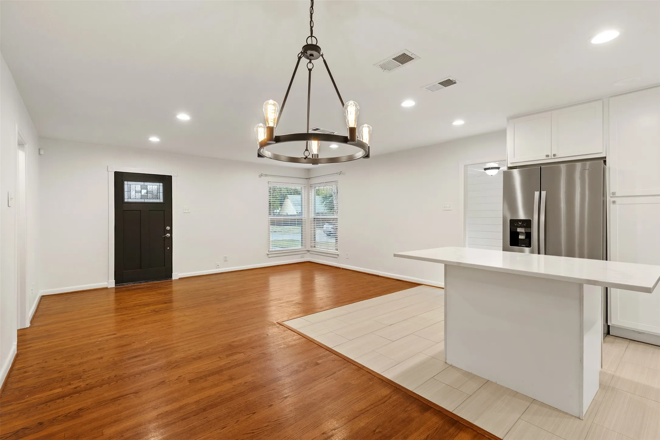 Single Family Residence For Rent in Dallas County , 8732 Glencrest Lane, Dallas, Texas 75209, 3 Bedroom, 2 Bathroom, 1 Garage spaces, 1,218 Sqft, built in 1950, mls#21349593, Real Estate Agent in Dallas, Homes For Rent in Dallas county, Homes For Rent in Dallas, Realtor in Dallas Texas, Real Estate Brokerage Independent Realty Texas, Luminita Cordes Realtor
