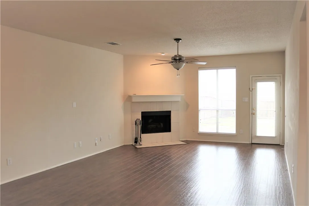 Single Family Residence For Rent in Collin County , 5600 Vineyard Lane, Mc Kinney, Texas 75070, 3 Bedrooms, 2 Bathrooms, 2 Garage spaces, 1,704 Sqft, built in 2001, Price $2,200, mls#21349535, Real Estate Agent in Mc Kinney, Homes For Rent in Collin county, Homes For Rent in Mc Kinney, Realtor in Mc Kinney Texas, Real Estate Brokerage Independent Realty Texas, Luminita Cordes Realtor
