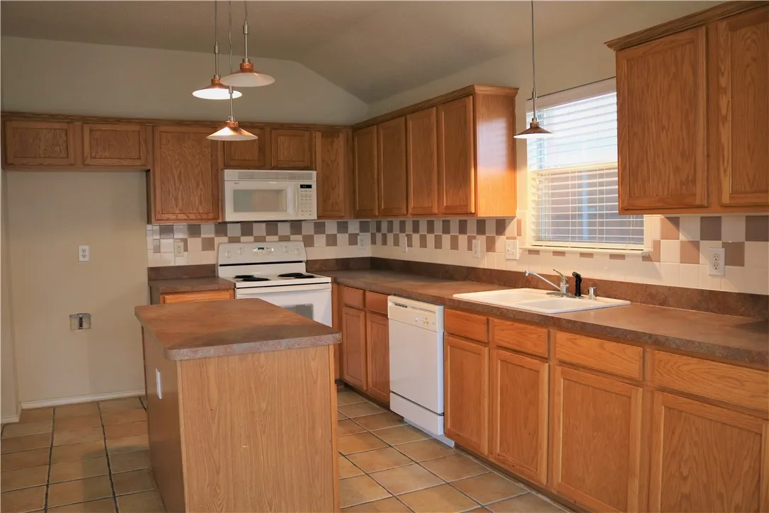 Single Family Residence For Rent in Collin County , 5600 Vineyard Lane, Mc Kinney, Texas 75070, 3 Bedrooms, 2 Bathrooms, 2 Garage spaces, 1,704 Sqft, built in 2001, Price $2,200, mls#21349535, Real Estate Agent in Mc Kinney, Homes For Rent in Collin county, Homes For Rent in Mc Kinney, Realtor in Mc Kinney Texas, Real Estate Brokerage Independent Realty Texas, Luminita Cordes Realtor