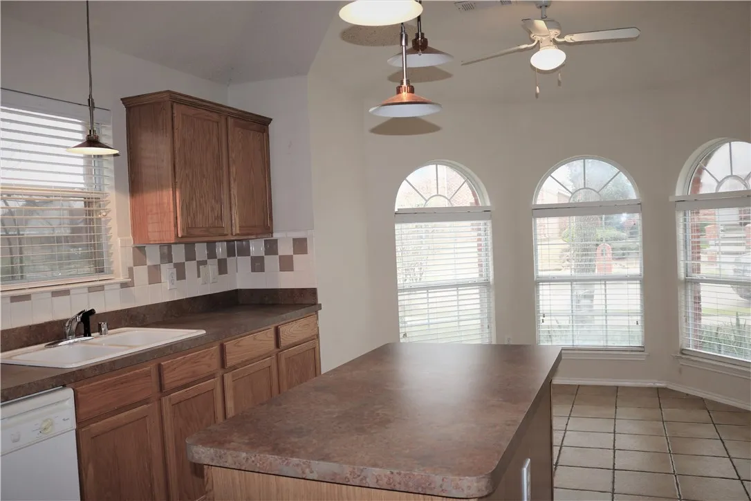 Single Family Residence For Rent in Collin County , 5600 Vineyard Lane, Mc Kinney, Texas 75070, 3 Bedrooms, 2 Bathrooms, 2 Garage spaces, 1,704 Sqft, built in 2001, Price $2,200, mls#21349535, Real Estate Agent in Mc Kinney, Homes For Rent in Collin county, Homes For Rent in Mc Kinney, Realtor in Mc Kinney Texas, Real Estate Brokerage Independent Realty Texas, Luminita Cordes Realtor