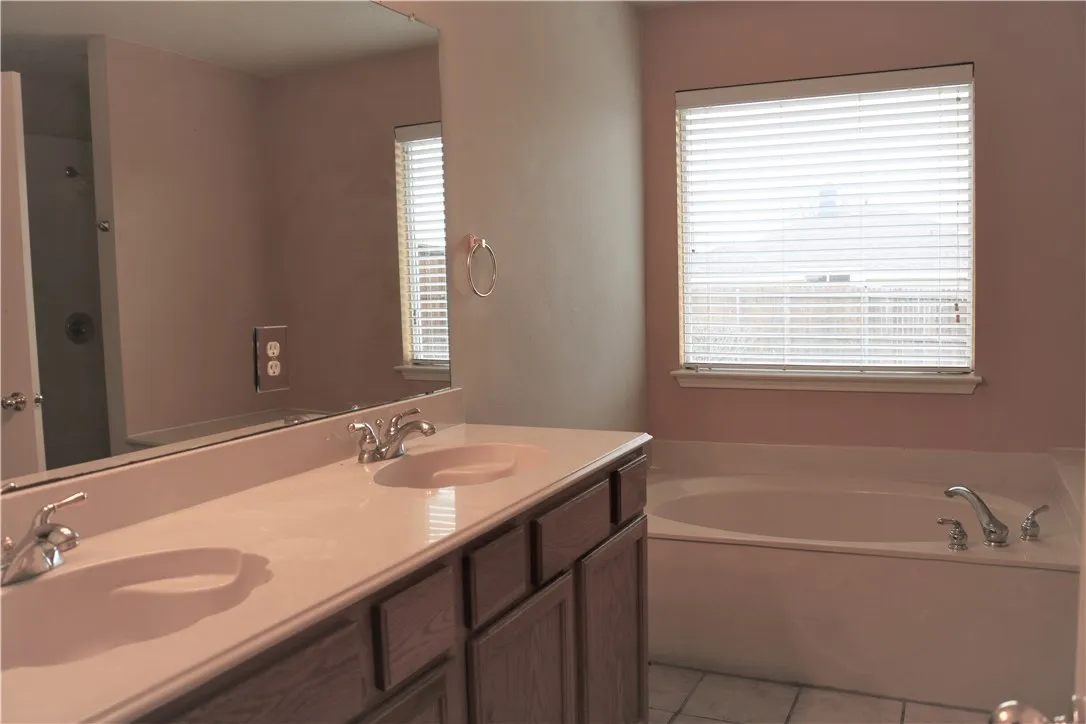 Single Family Residence For Rent in Collin County , 5600 Vineyard Lane, Mc Kinney, Texas 75070, 3 Bedrooms, 2 Bathrooms, 2 Garage spaces, 1,704 Sqft, built in 2001, Price $2,200, mls#21349535, Real Estate Agent in Mc Kinney, Homes For Rent in Collin county, Homes For Rent in Mc Kinney, Realtor in Mc Kinney Texas, Real Estate Brokerage Independent Realty Texas, Luminita Cordes Realtor