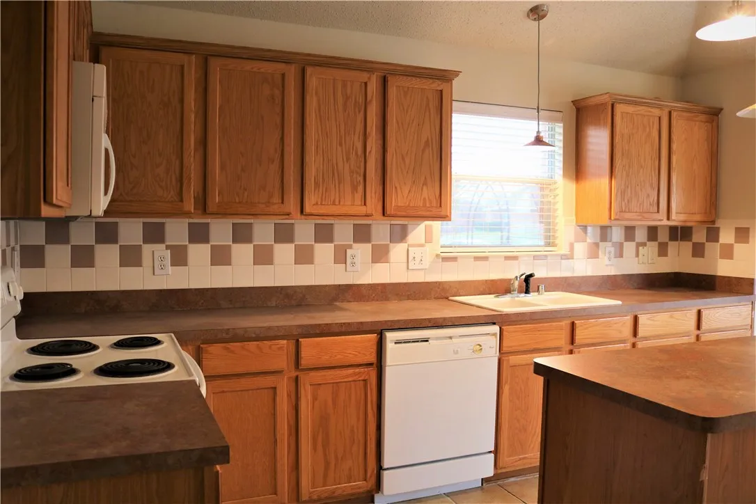 Single Family Residence For Rent in Collin County , 5600 Vineyard Lane, Mc Kinney, Texas 75070, 3 Bedrooms, 2 Bathrooms, 2 Garage spaces, 1,704 Sqft, built in 2001, Price $2,200, mls#21349535, Real Estate Agent in Mc Kinney, Homes For Rent in Collin county, Homes For Rent in Mc Kinney, Realtor in Mc Kinney Texas, Real Estate Brokerage Independent Realty Texas, Luminita Cordes Realtor