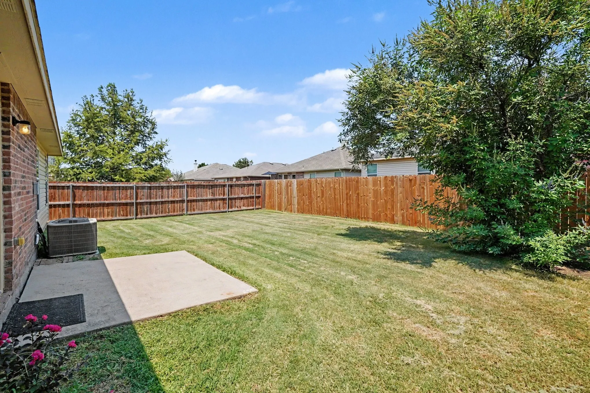 Single Family Residence For Sale in Denton County , 1817 Elk Lake Trail, Fort Worth, Texas 76247, 3 Bedroom, 2 Bathroom, 2 Garage spaces, 1,507 Sqft, built in 2006, mls#21346539, Real Estate Agent in Fort Worth, Homes For Sale in Denton county, Homes For Sale in Fort Worth, Realtor in Fort Worth Texas, Real Estate Brokerage Independent Realty Texas, Luminita Cordes Realtor
