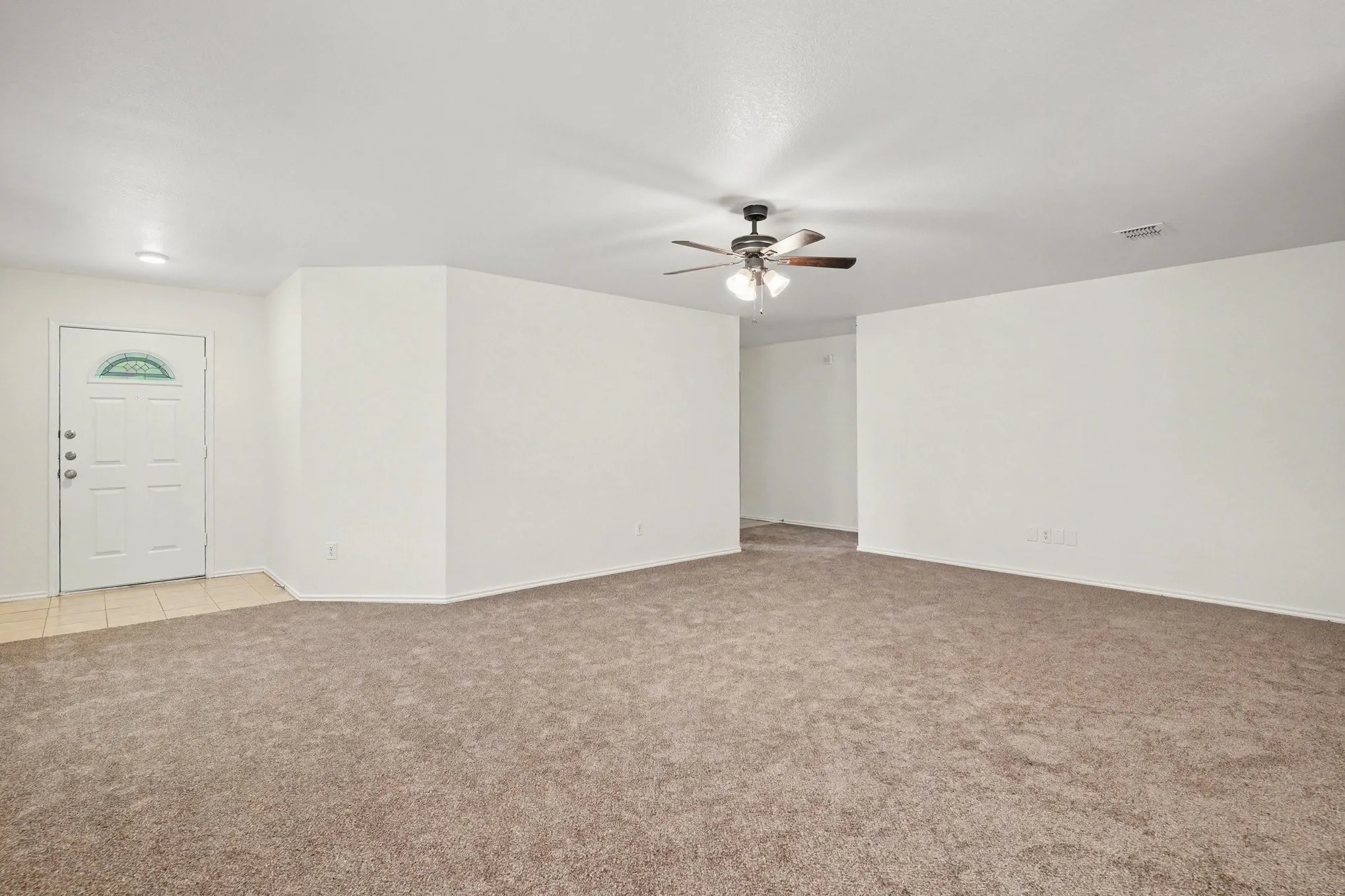Single Family Residence For Sale in Denton County , 1817 Elk Lake Trail, Fort Worth, Texas 76247, 3 Bedroom, 2 Bathroom, 2 Garage spaces, 1,507 Sqft, built in 2006, mls#21346539, Real Estate Agent in Fort Worth, Homes For Sale in Denton county, Homes For Sale in Fort Worth, Realtor in Fort Worth Texas, Real Estate Brokerage Independent Realty Texas, Luminita Cordes Realtor