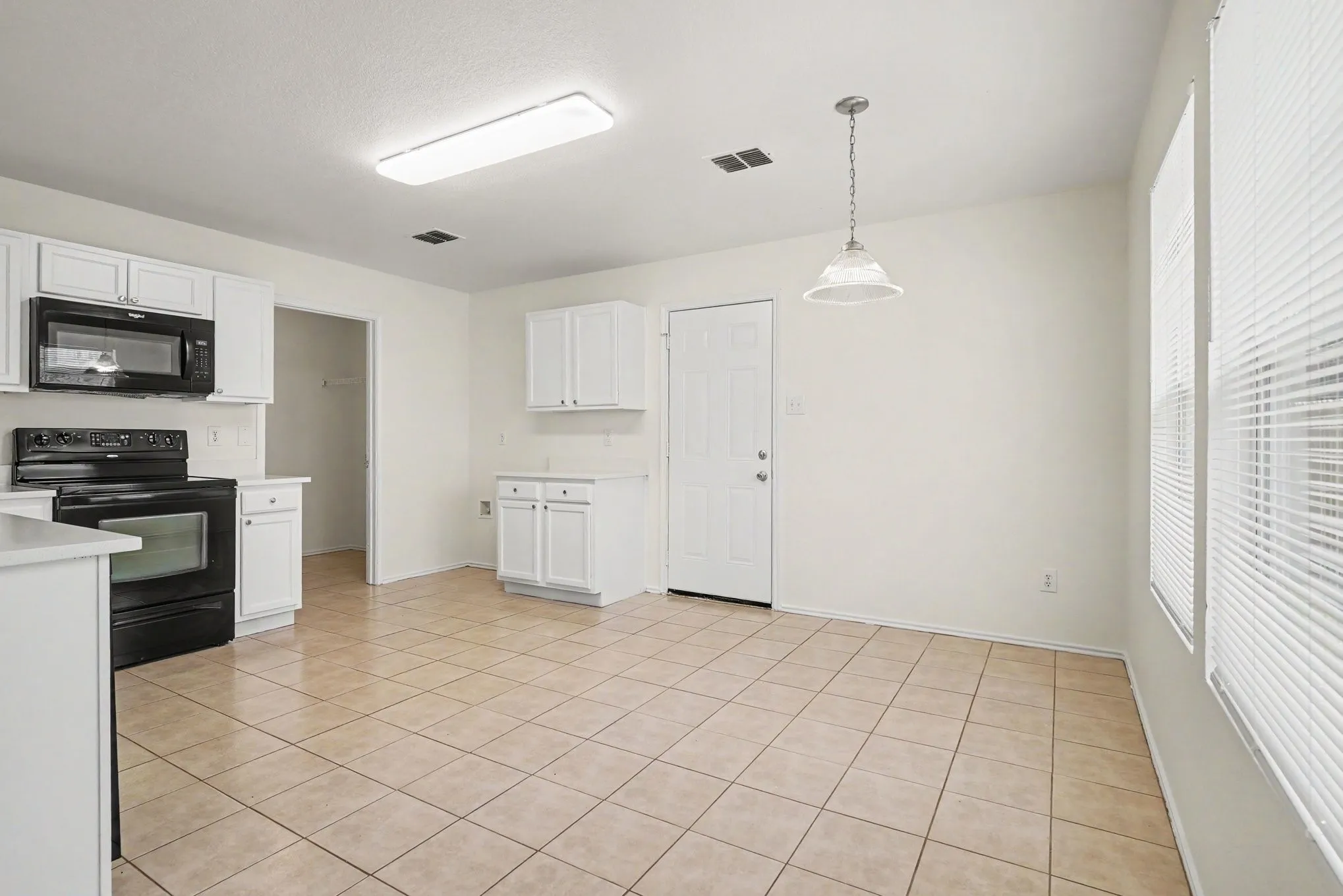Single Family Residence For Sale in Denton County , 1817 Elk Lake Trail, Fort Worth, Texas 76247, 3 Bedroom, 2 Bathroom, 2 Garage spaces, 1,507 Sqft, built in 2006, mls#21346539, Real Estate Agent in Fort Worth, Homes For Sale in Denton county, Homes For Sale in Fort Worth, Realtor in Fort Worth Texas, Real Estate Brokerage Independent Realty Texas, Luminita Cordes Realtor