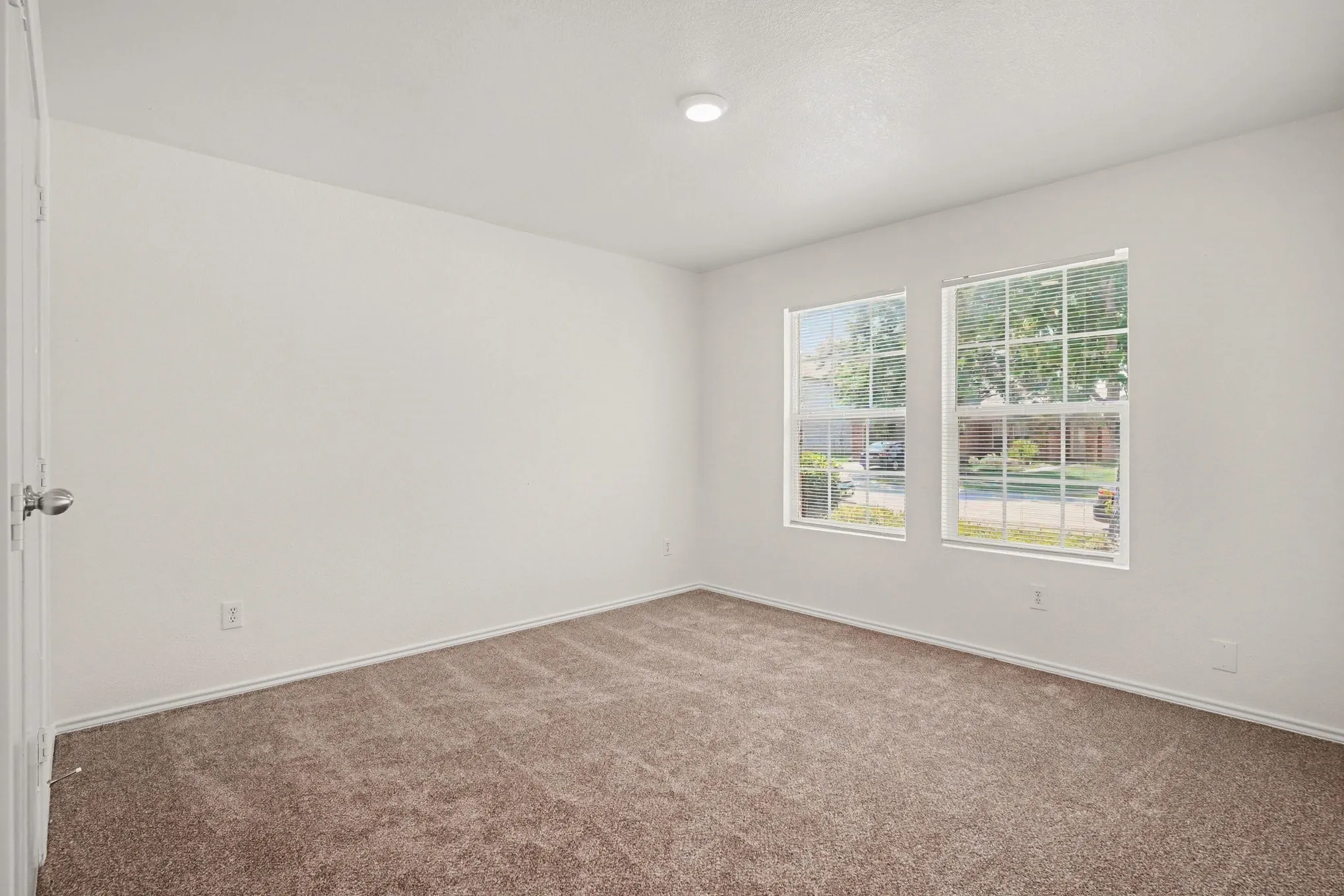 Single Family Residence For Sale in Denton County , 1817 Elk Lake Trail, Fort Worth, Texas 76247, 3 Bedroom, 2 Bathroom, 2 Garage spaces, 1,507 Sqft, built in 2006, mls#21346539, Real Estate Agent in Fort Worth, Homes For Sale in Denton county, Homes For Sale in Fort Worth, Realtor in Fort Worth Texas, Real Estate Brokerage Independent Realty Texas, Luminita Cordes Realtor