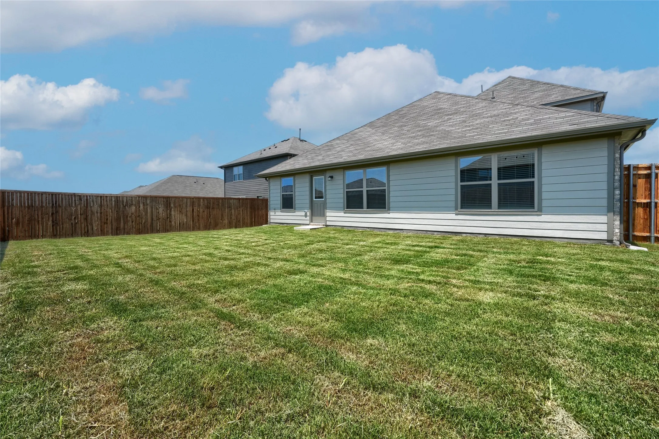 Single Family Residence For Rent in Grayson County , 513 BROOK VIEW Drive, Van Alstyne, Texas 75495, 5 Bedroom, 3 Bathroom, 2 Garage spaces, 2,908 Sqft, built in 2024, mls#21349605, Real Estate Agent in Van Alstyne, Homes For Rent in Grayson county, Homes For Rent in Van Alstyne, Realtor in Van Alstyne Texas, Real Estate Brokerage Independent Realty Texas, Luminita Cordes Realtor