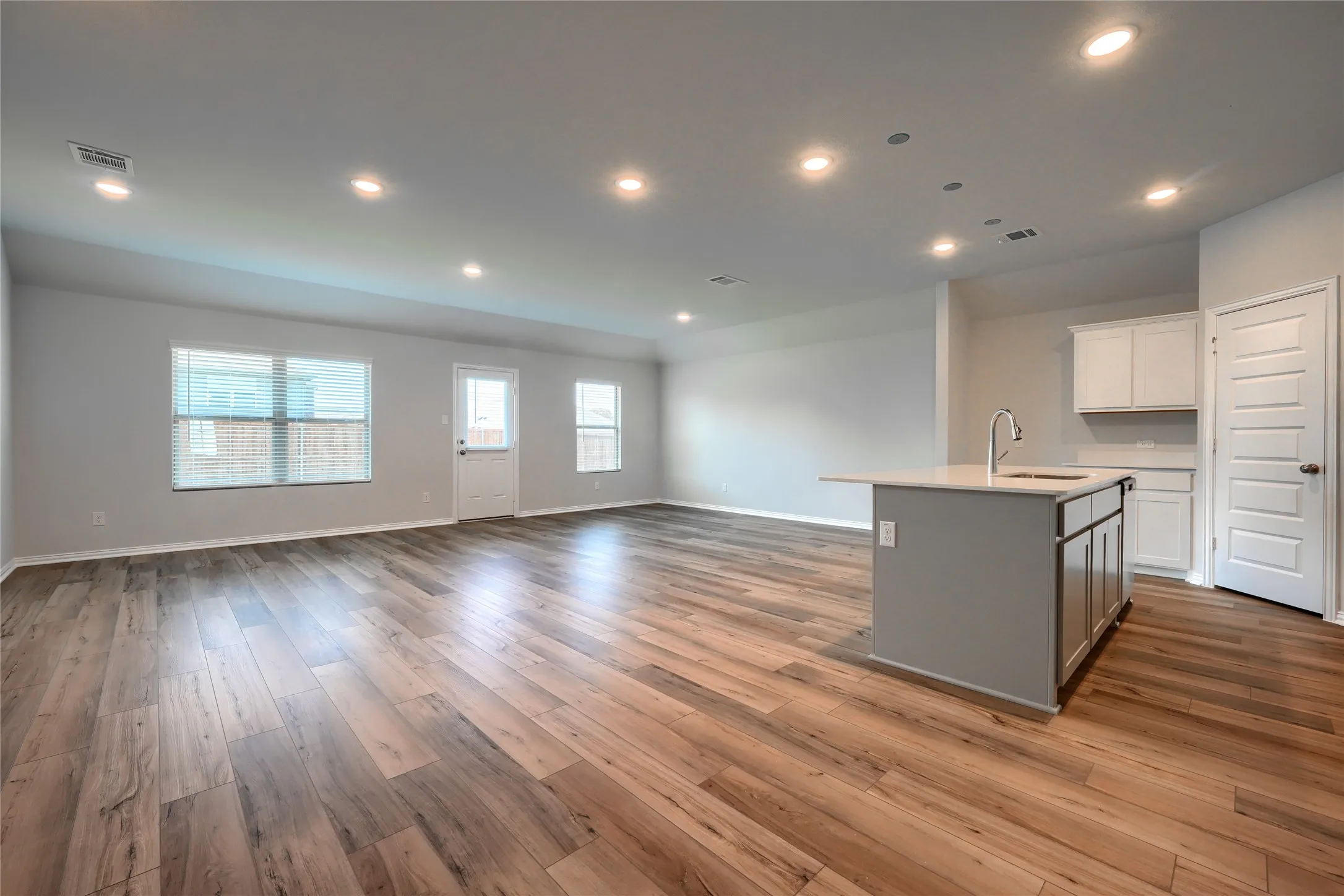 Single Family Residence For Rent in Grayson County , 513 BROOK VIEW Drive, Van Alstyne, Texas 75495, 5 Bedroom, 3 Bathroom, 2 Garage spaces, 2,908 Sqft, built in 2024, mls#21349605, Real Estate Agent in Van Alstyne, Homes For Rent in Grayson county, Homes For Rent in Van Alstyne, Realtor in Van Alstyne Texas, Real Estate Brokerage Independent Realty Texas, Luminita Cordes Realtor