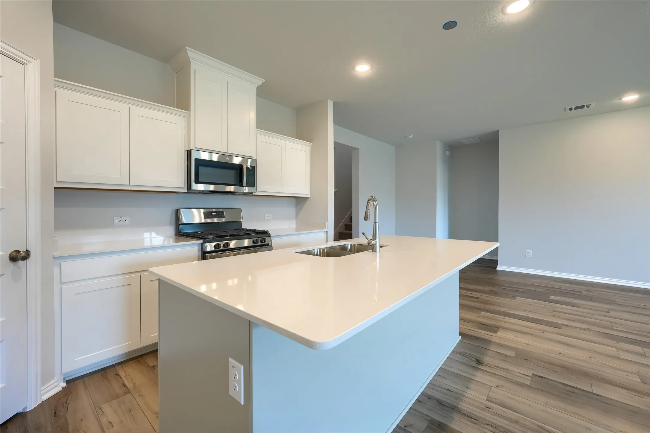 Single Family Residence For Rent in Grayson County , 513 BROOK VIEW Drive, Van Alstyne, Texas 75495, 5 Bedroom, 3 Bathroom, 2 Garage spaces, 2,908 Sqft, built in 2024, mls#21349605, Real Estate Agent in Van Alstyne, Homes For Rent in Grayson county, Homes For Rent in Van Alstyne, Realtor in Van Alstyne Texas, Real Estate Brokerage Independent Realty Texas, Luminita Cordes Realtor