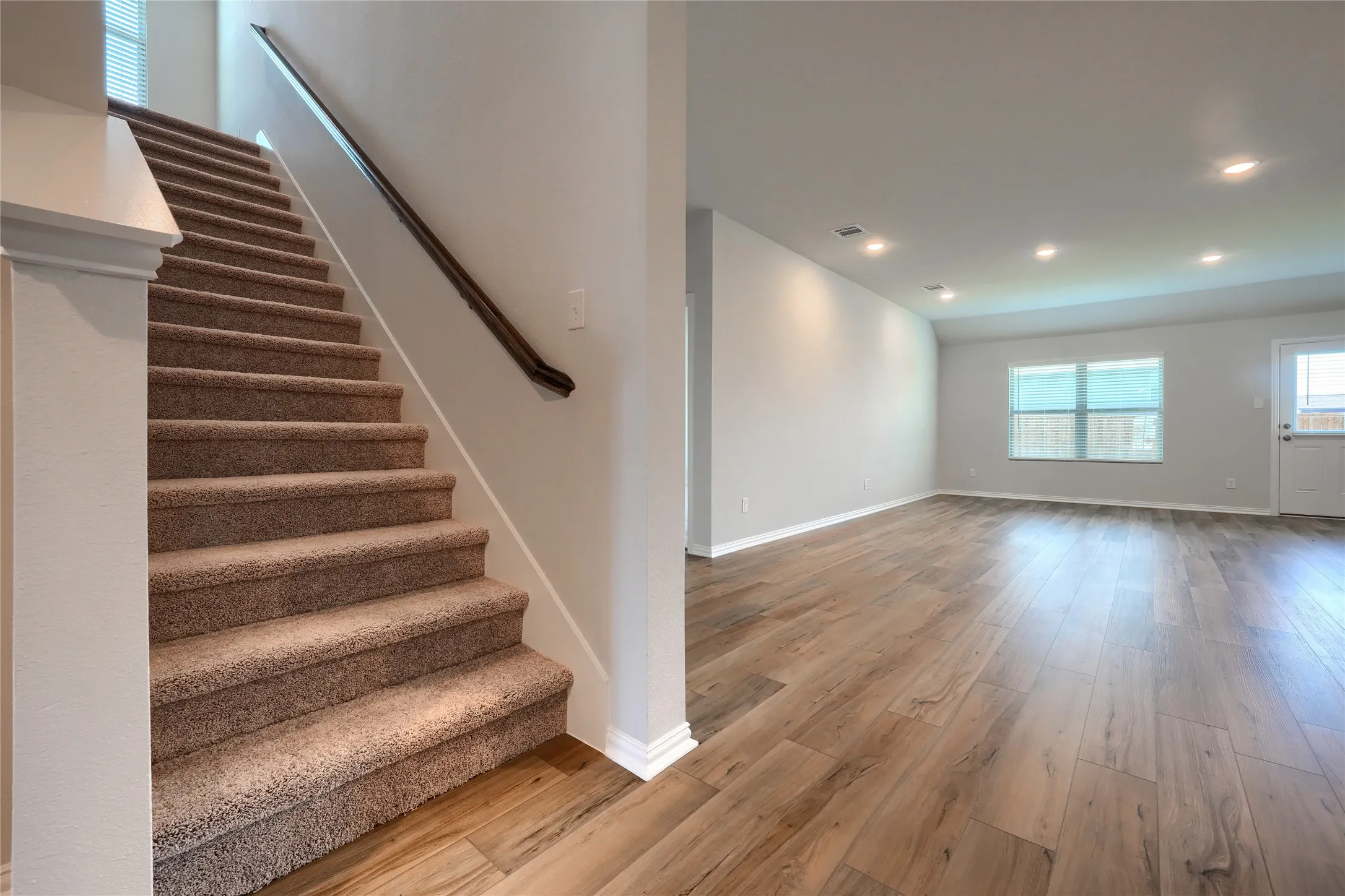 Single Family Residence For Rent in Grayson County , 513 BROOK VIEW Drive, Van Alstyne, Texas 75495, 5 Bedroom, 3 Bathroom, 2 Garage spaces, 2,908 Sqft, built in 2024, mls#21349605, Real Estate Agent in Van Alstyne, Homes For Rent in Grayson county, Homes For Rent in Van Alstyne, Realtor in Van Alstyne Texas, Real Estate Brokerage Independent Realty Texas, Luminita Cordes Realtor