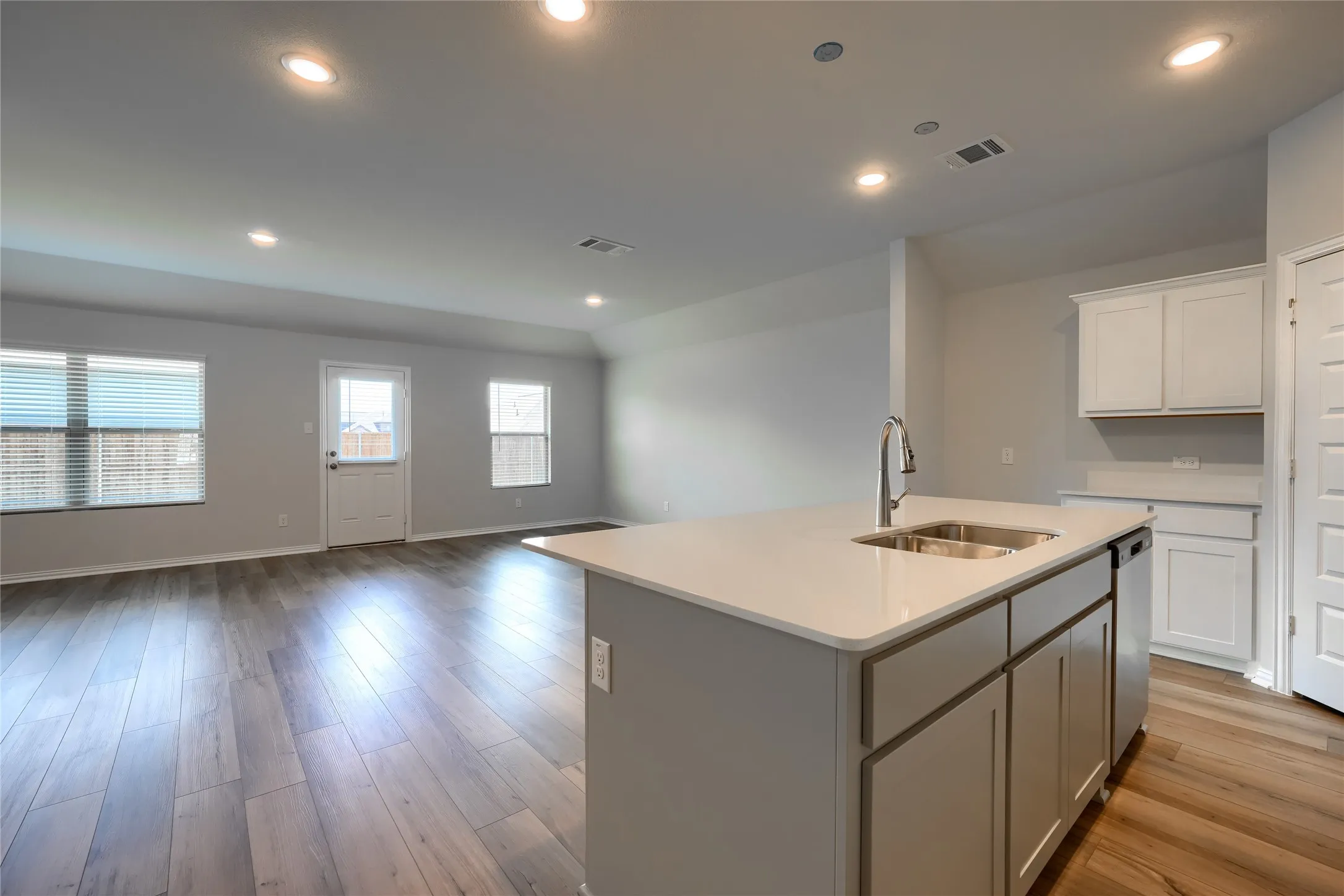 Single Family Residence For Rent in Grayson County , 513 BROOK VIEW Drive, Van Alstyne, Texas 75495, 5 Bedroom, 3 Bathroom, 2 Garage spaces, 2,908 Sqft, built in 2024, mls#21349605, Real Estate Agent in Van Alstyne, Homes For Rent in Grayson county, Homes For Rent in Van Alstyne, Realtor in Van Alstyne Texas, Real Estate Brokerage Independent Realty Texas, Luminita Cordes Realtor