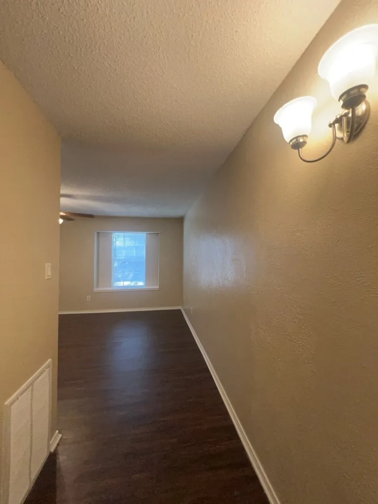 Single Family Residence For Rent in Tarrant County , 6513 Westridge Drive, Watauga, Texas 76148, 3 Bedroom, 3 Bathroom, 2 Garage spaces, 1,367 Sqft, built in 1980, mls#21349610, Real Estate Agent in Watauga, Homes For Rent in Tarrant county, Homes For Rent in Watauga, Realtor in Watauga Texas, Real Estate Brokerage Independent Realty Texas, Luminita Cordes Realtor