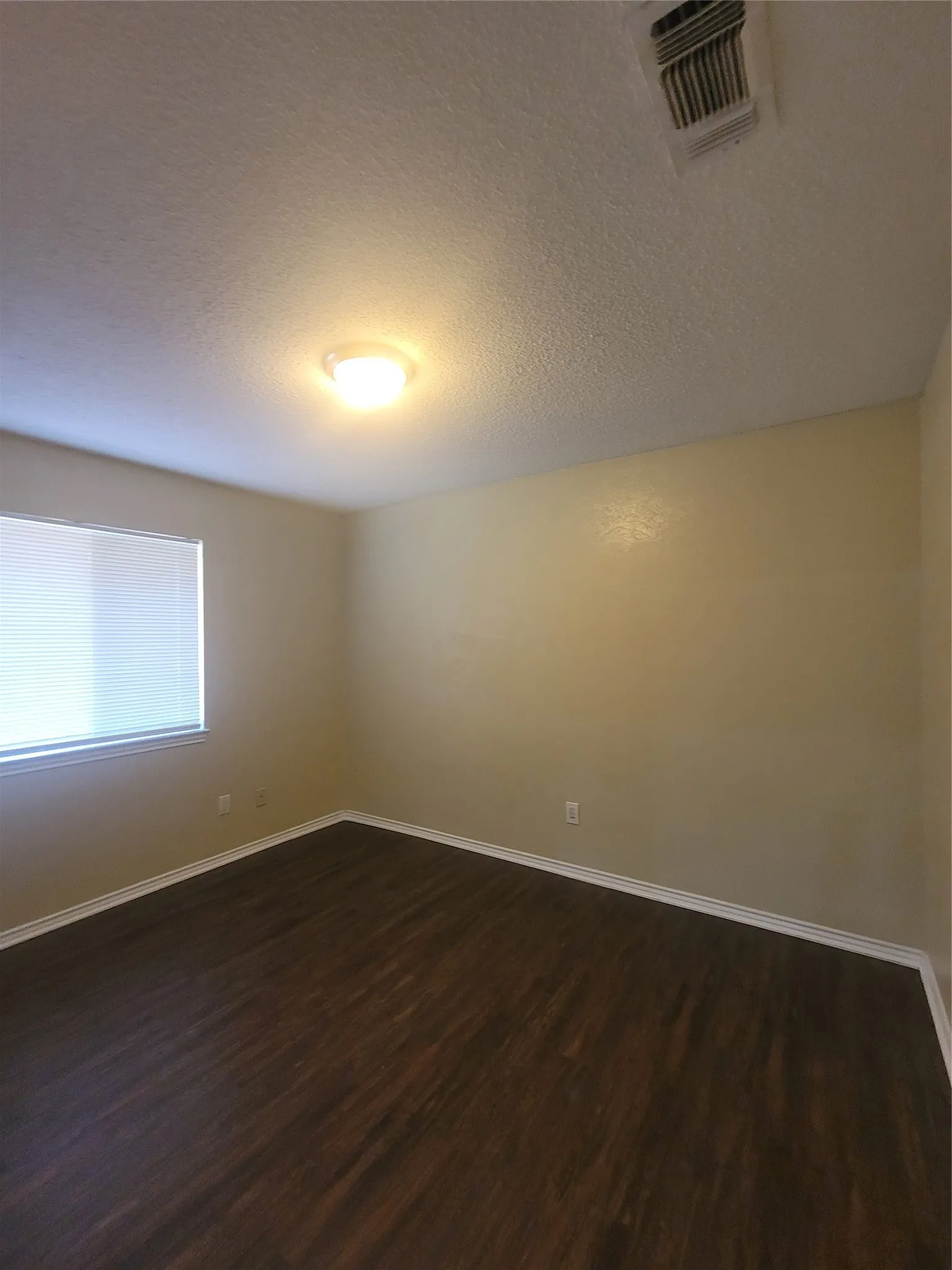 Single Family Residence For Rent in Tarrant County , 6513 Westridge Drive, Watauga, Texas 76148, 3 Bedroom, 3 Bathroom, 2 Garage spaces, 1,367 Sqft, built in 1980, mls#21349610, Real Estate Agent in Watauga, Homes For Rent in Tarrant county, Homes For Rent in Watauga, Realtor in Watauga Texas, Real Estate Brokerage Independent Realty Texas, Luminita Cordes Realtor
