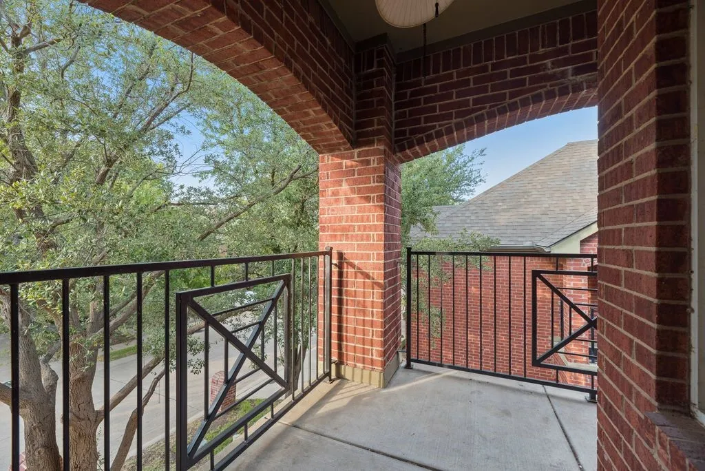 Townhouse For Sale in Collin County , 317 Gershwin Way, Mc Kinney, Texas 75072, 4 Bedroom, 4 Bathroom, 2 Garage spaces, 2,715 Sqft, built in 2003, mls#21348279, Real Estate Agent in Mc Kinney, Homes For Sale in Collin county, Homes For Sale in Mc Kinney, Realtor in Mc Kinney Texas, Real Estate Brokerage Independent Realty Texas, Luminita Cordes Realtor