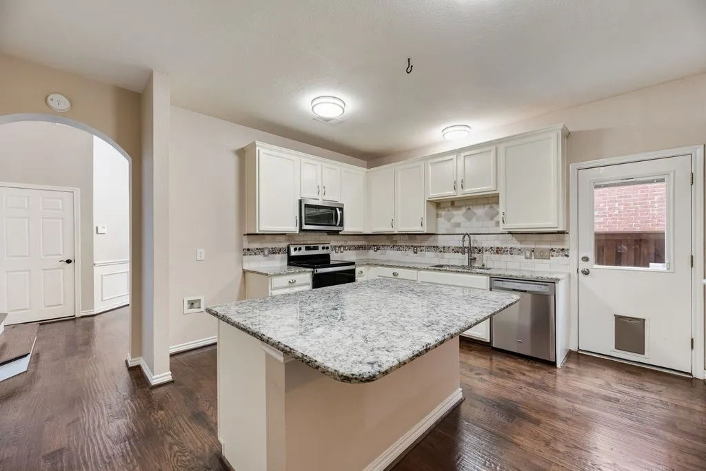 Townhouse For Sale in Collin County , 317 Gershwin Way, Mc Kinney, Texas 75072, 4 Bedroom, 4 Bathroom, 2 Garage spaces, 2,715 Sqft, built in 2003, mls#21348279, Real Estate Agent in Mc Kinney, Homes For Sale in Collin county, Homes For Sale in Mc Kinney, Realtor in Mc Kinney Texas, Real Estate Brokerage Independent Realty Texas, Luminita Cordes Realtor