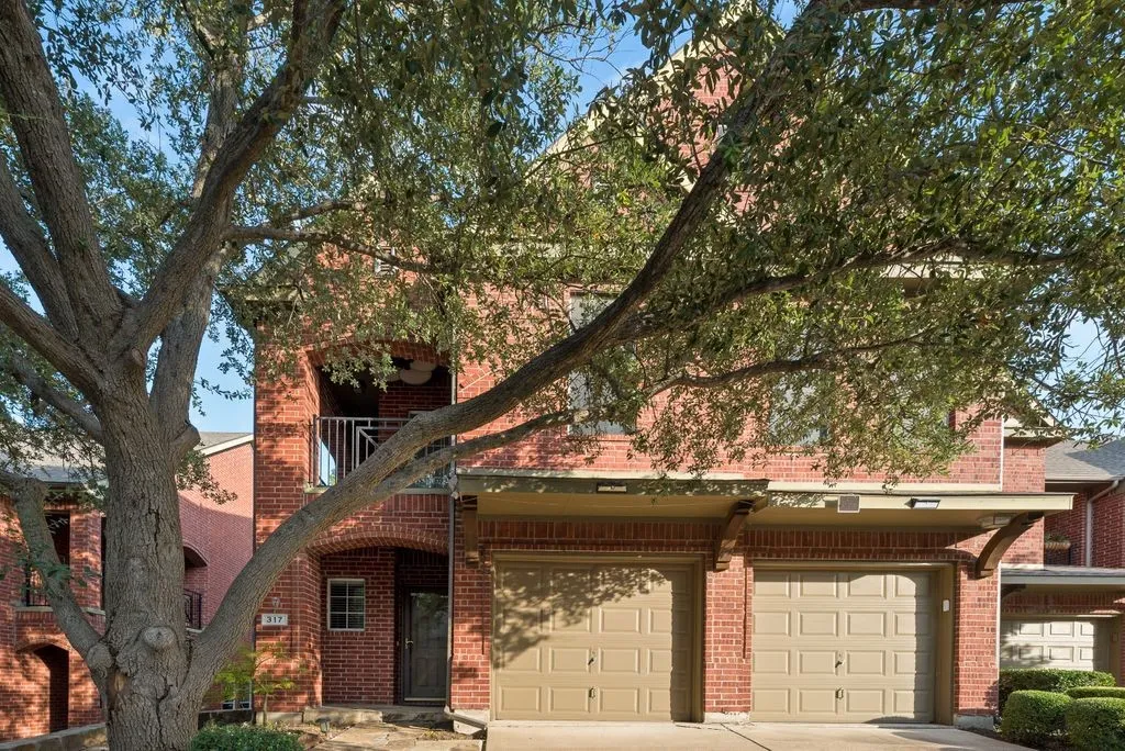Townhouse For Sale in Collin County , 317 Gershwin Way, Mc Kinney, Texas 75072, 4 Bedroom, 4 Bathroom, 2 Garage spaces, 2,715 Sqft, built in 2003, mls#21348279, Real Estate Agent in Mc Kinney, Homes For Sale in Collin county, Homes For Sale in Mc Kinney, Realtor in Mc Kinney Texas, Real Estate Brokerage Independent Realty Texas, Luminita Cordes Realtor