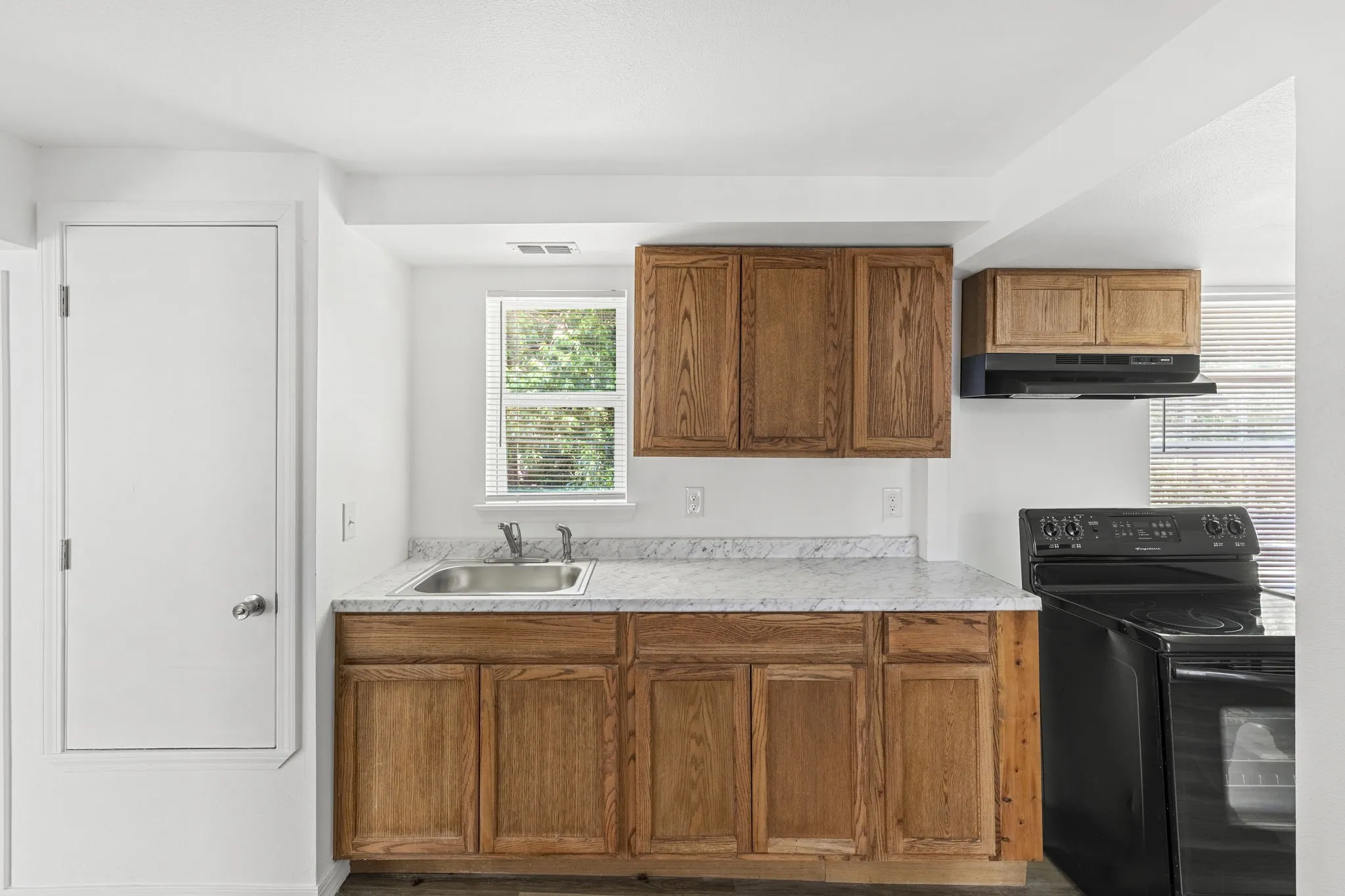 Quadruplex For Sale in Mc Lennan County , 2601-2603 Summer Avenue, Waco, Texas 76708, 6 Bedrooms, 4 Bathrooms, Garage spaces, 0 Sqft, built in 1949, Price $360,000, mls#21340842, Real Estate Agent in Waco, Homes For Sale in Mc Lennan county, Homes For Sale in Waco, Realtor in Waco Texas, Real Estate Brokerage Independent Realty Texas, Luminita Cordes Realtor