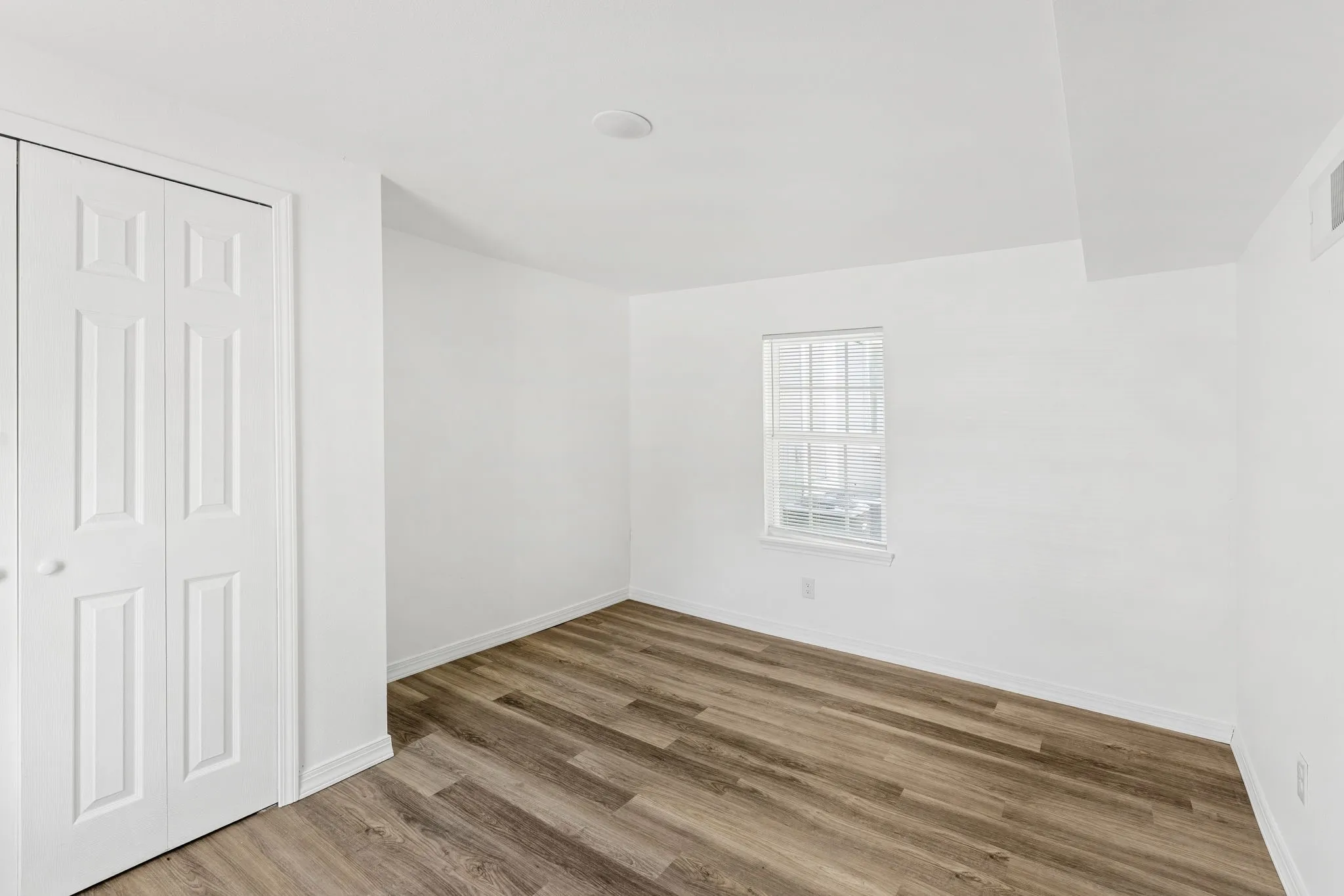Quadruplex For Sale in Mc Lennan County , 2601-2603 Summer Avenue, Waco, Texas 76708, 6 Bedrooms, 4 Bathrooms, Garage spaces, 0 Sqft, built in 1949, Price $360,000, mls#21340842, Real Estate Agent in Waco, Homes For Sale in Mc Lennan county, Homes For Sale in Waco, Realtor in Waco Texas, Real Estate Brokerage Independent Realty Texas, Luminita Cordes Realtor