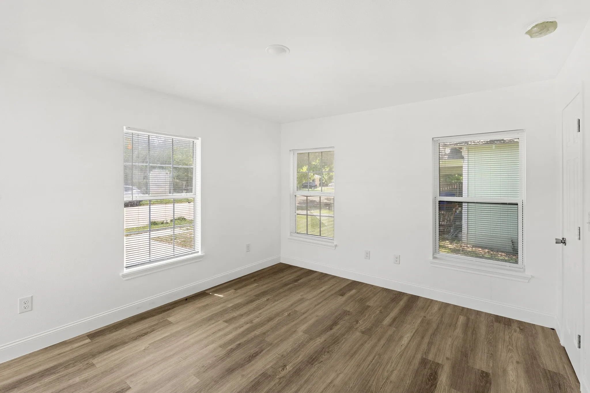 Quadruplex For Sale in Mc Lennan County , 2601-2603 Summer Avenue, Waco, Texas 76708, 6 Bedrooms, 4 Bathrooms, Garage spaces, 0 Sqft, built in 1949, Price $360,000, mls#21340842, Real Estate Agent in Waco, Homes For Sale in Mc Lennan county, Homes For Sale in Waco, Realtor in Waco Texas, Real Estate Brokerage Independent Realty Texas, Luminita Cordes Realtor