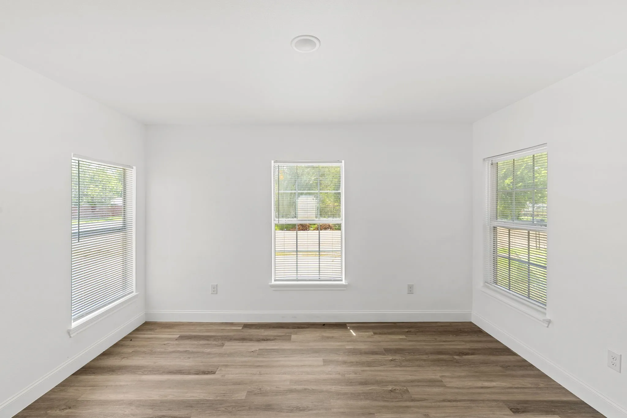 Quadruplex For Sale in Mc Lennan County , 2601-2603 Summer Avenue, Waco, Texas 76708, 6 Bedrooms, 4 Bathrooms, Garage spaces, 0 Sqft, built in 1949, Price $360,000, mls#21340842, Real Estate Agent in Waco, Homes For Sale in Mc Lennan county, Homes For Sale in Waco, Realtor in Waco Texas, Real Estate Brokerage Independent Realty Texas, Luminita Cordes Realtor