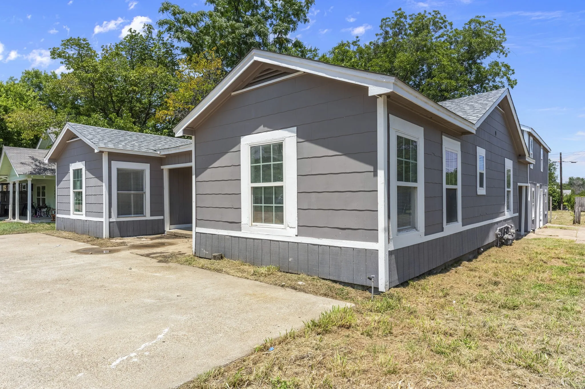 Quadruplex For Sale in Mc Lennan County , 2601-2603 Summer Avenue, Waco, Texas 76708, 6 Bedrooms, 4 Bathrooms, Garage spaces, 0 Sqft, built in 1949, Price $360,000, mls#21340842, Real Estate Agent in Waco, Homes For Sale in Mc Lennan county, Homes For Sale in Waco, Realtor in Waco Texas, Real Estate Brokerage Independent Realty Texas, Luminita Cordes Realtor