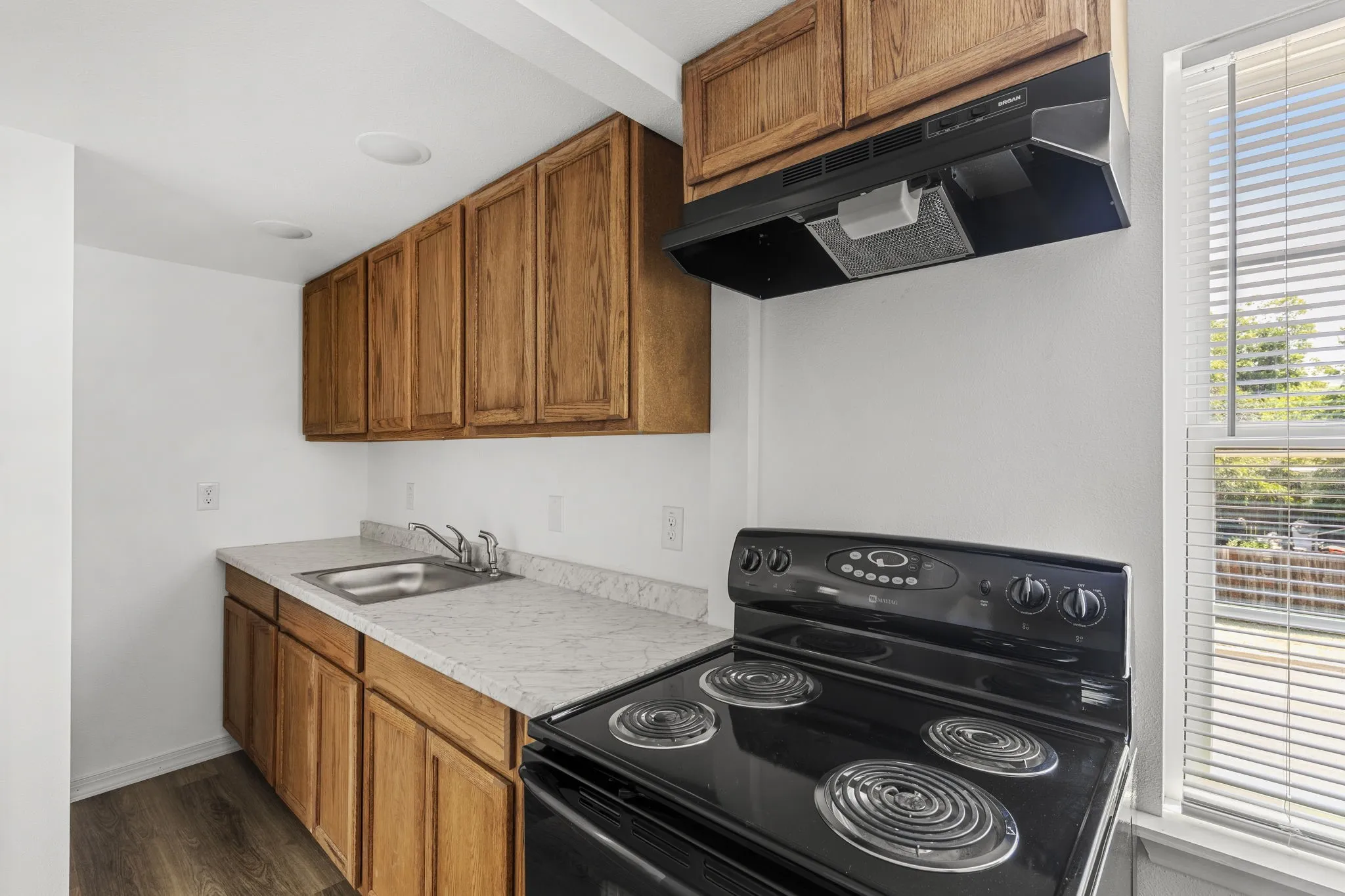 Quadruplex For Sale in Mc Lennan County , 2601-2603 Summer Avenue, Waco, Texas 76708, 6 Bedrooms, 4 Bathrooms, Garage spaces, 0 Sqft, built in 1949, Price $360,000, mls#21340842, Real Estate Agent in Waco, Homes For Sale in Mc Lennan county, Homes For Sale in Waco, Realtor in Waco Texas, Real Estate Brokerage Independent Realty Texas, Luminita Cordes Realtor