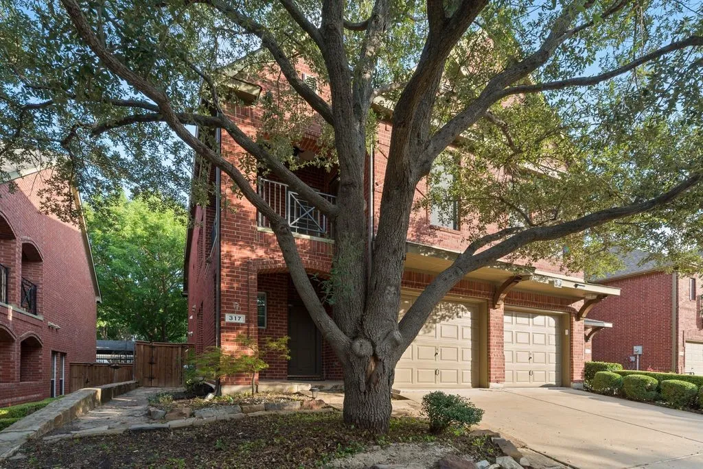 Townhouse For Rent in Collin County , 317 Gershwin Way, Mc Kinney, Texas 75072, 4 Bedroom, 4 Bathroom, 2 Garage spaces, 2,715 Sqft, built in 2003, mls#21349614, Real Estate Agent in Mc Kinney, Homes For Rent in Collin county, Homes For Rent in Mc Kinney, Realtor in Mc Kinney Texas, Real Estate Brokerage Independent Realty Texas, Luminita Cordes Realtor