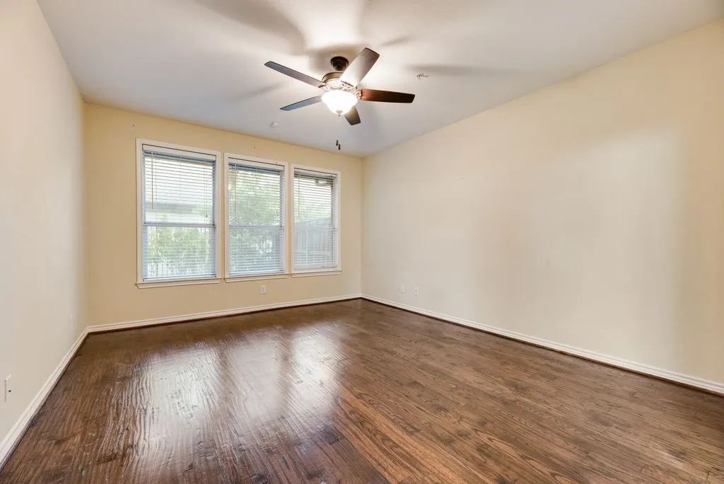 Townhouse For Rent in Collin County , 317 Gershwin Way, Mc Kinney, Texas 75072, 4 Bedroom, 4 Bathroom, 2 Garage spaces, 2,715 Sqft, built in 2003, mls#21349614, Real Estate Agent in Mc Kinney, Homes For Rent in Collin county, Homes For Rent in Mc Kinney, Realtor in Mc Kinney Texas, Real Estate Brokerage Independent Realty Texas, Luminita Cordes Realtor