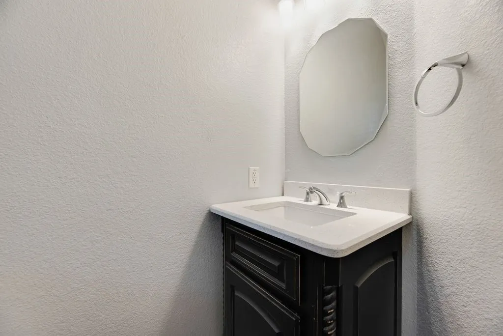 Townhouse For Rent in Collin County , 317 Gershwin Way, Mc Kinney, Texas 75072, 4 Bedroom, 4 Bathroom, 2 Garage spaces, 2,715 Sqft, built in 2003, mls#21349614, Real Estate Agent in Mc Kinney, Homes For Rent in Collin county, Homes For Rent in Mc Kinney, Realtor in Mc Kinney Texas, Real Estate Brokerage Independent Realty Texas, Luminita Cordes Realtor