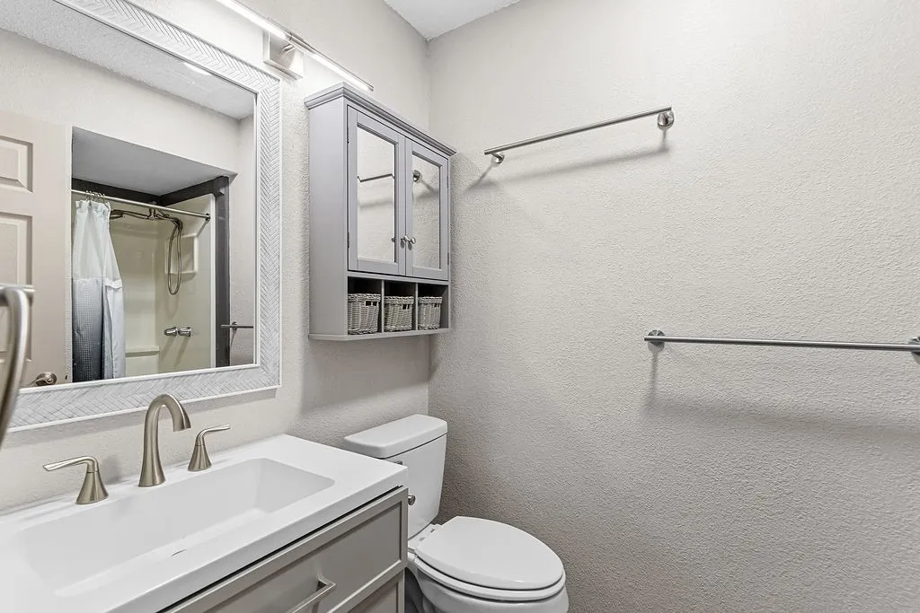 Single Family Residence For Sale in Tarrant County , 223 Countryside Drive, Arlington, Texas 76014, 3 Bedroom, 2 Bathroom, 2 Garage spaces, 1,218 Sqft, built in 1976, mls#21349620, Real Estate Agent in Arlington, Homes For Sale in Tarrant county, Homes For Sale in Arlington, Realtor in Arlington Texas, Real Estate Brokerage Independent Realty Texas, Luminita Cordes Realtor